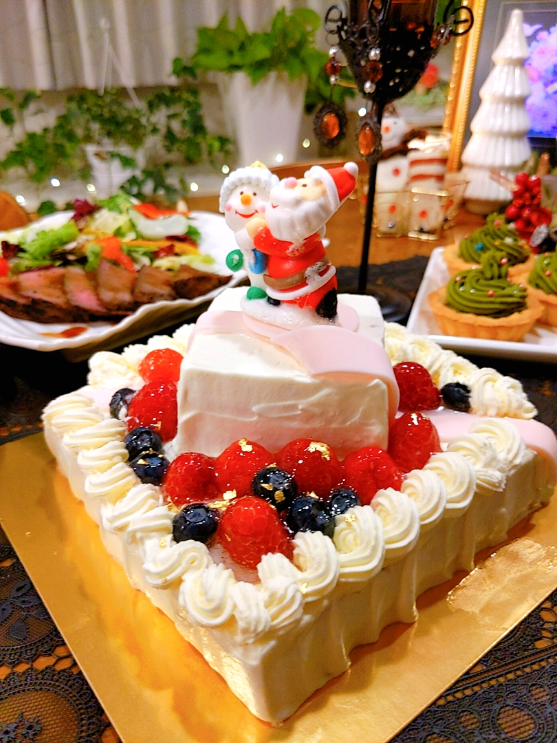 クリスマスケーキ 今年も手作りです 華やかで 豪華に見えます もちろんオーナメントも豪華に おうちクリスマス グランプリ ヤマサ醤油株式会社