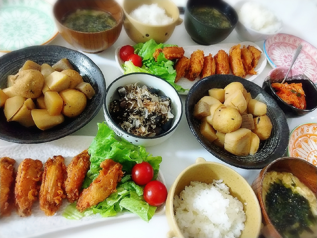 夕食(*^^*)
鶏スペアリブ唐揚げ&サラダ
煮物(里芋、がんも、こんにゃく)
揚げなす胡麻だく南蛮
キムチ
お味噌汁(卵、豆腐、海苔フレーク)