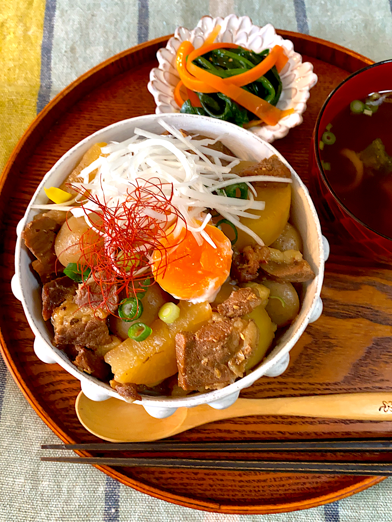 牛すじ煮丼