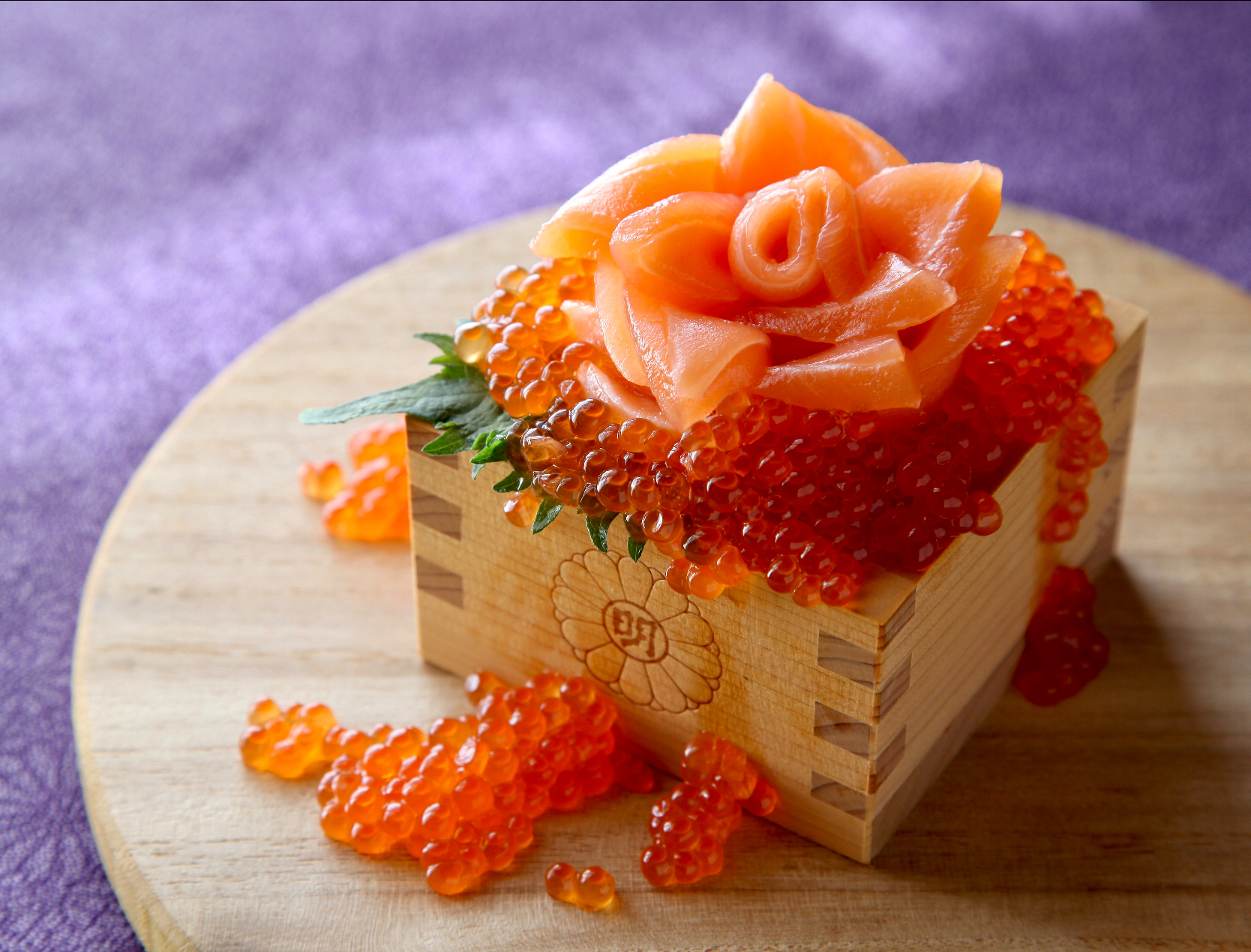 明治神宮の升で薔薇サーモンと溢れイクラの親子升寿司 お寿司グランプリ21 ヤマサ醤油株式会社