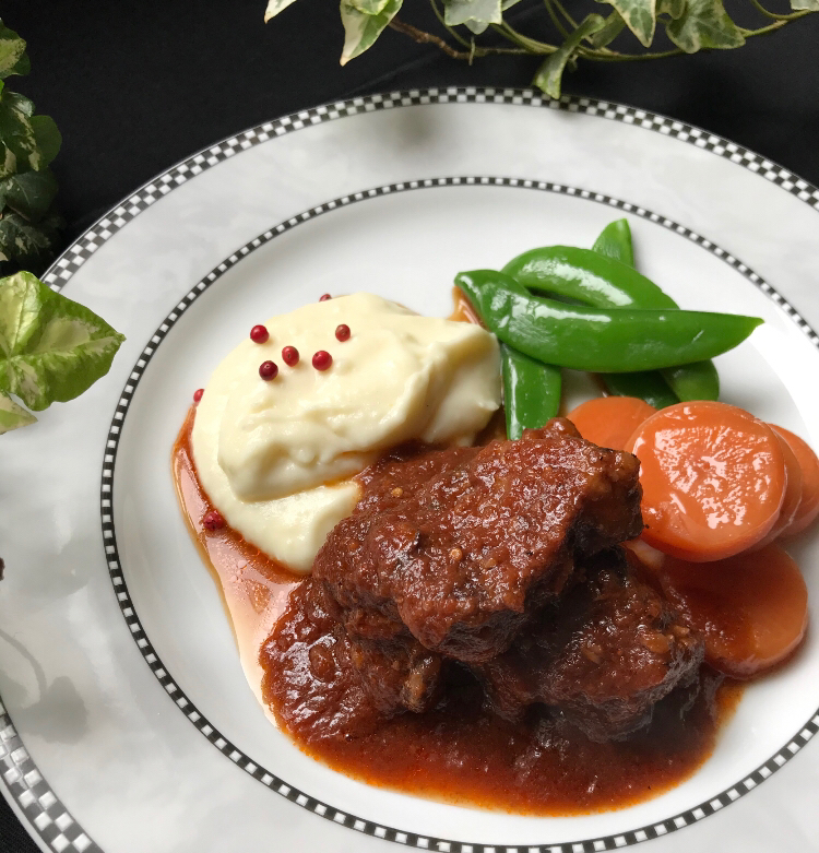 🐃和牛スネ肉でBoeuf bourguignon/牛赤ワイン煮🍷