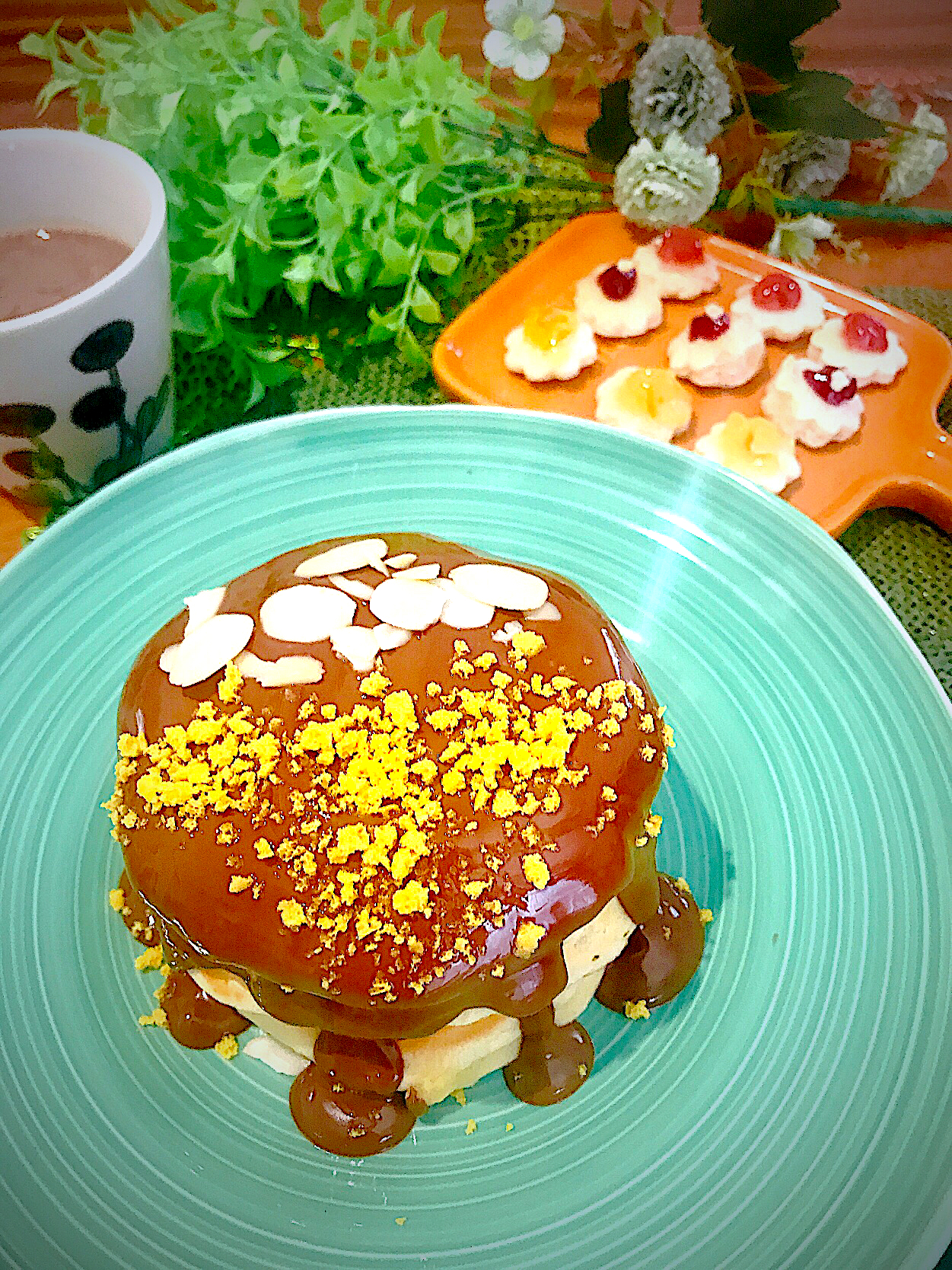 ✧︎朝昼兼用パンケーキと                      お花のプチパン🌼🌼