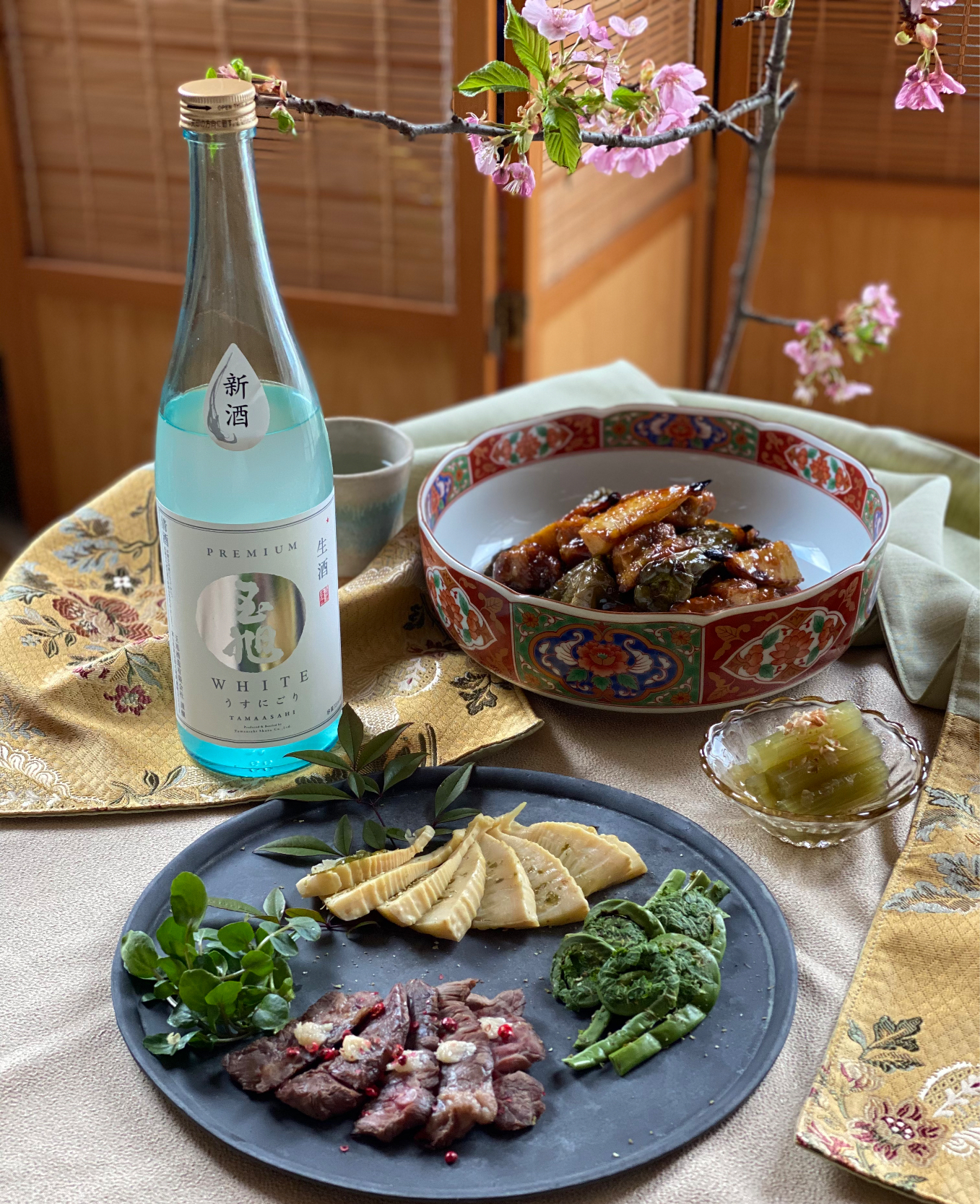 🌸🍶🌸日本酒と桜。#ゆっくりとした時間 with #玉旭酒造 #純米 うすにごり WHITE #生酒 #新酒