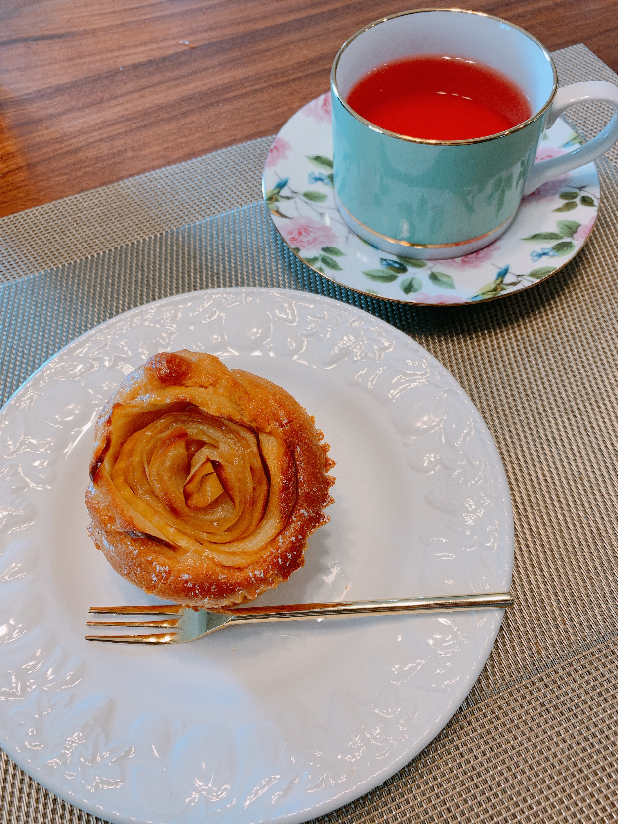 りんごのフラワーカップケーキ