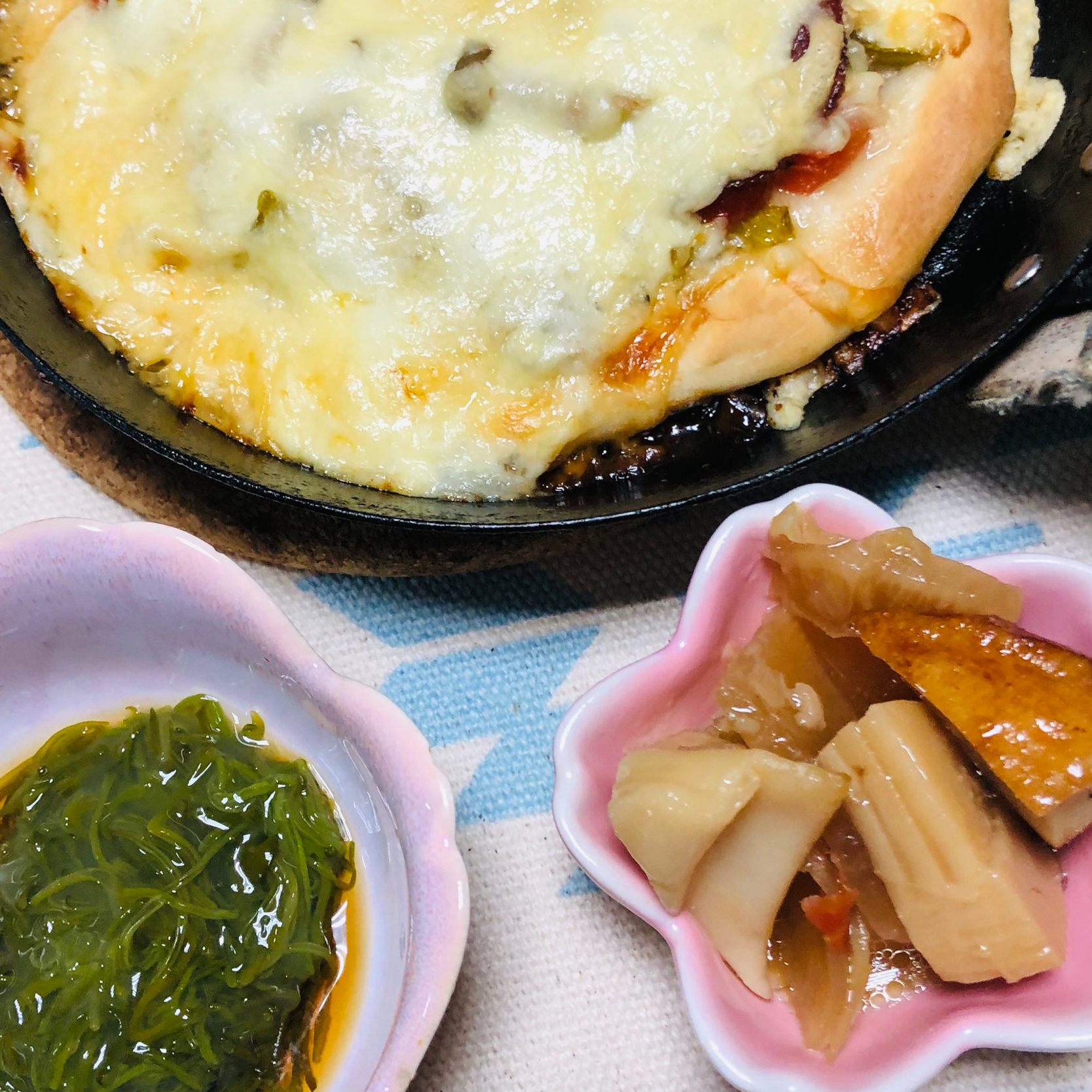 田舎煮としめじのピザ🍕