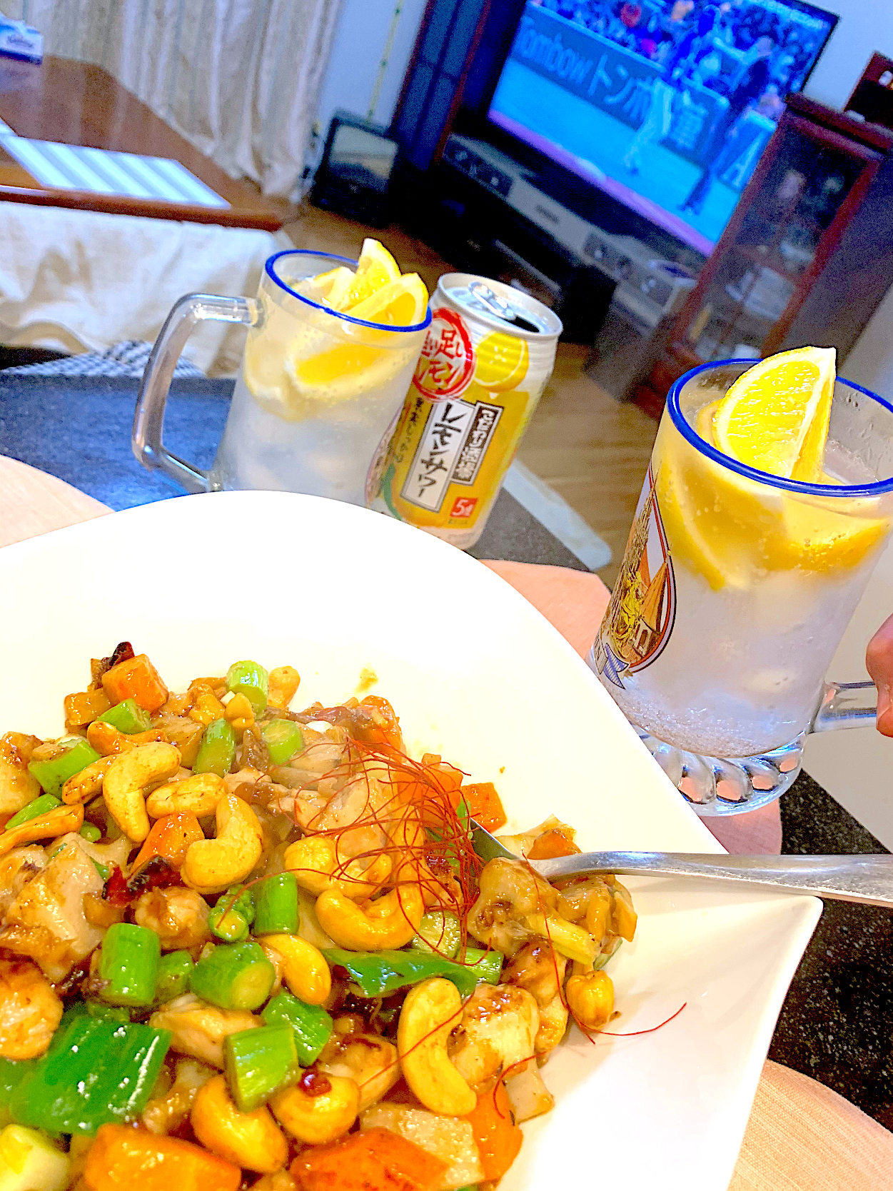 鶏肉のカッシュナッツとレンコン入り炒め