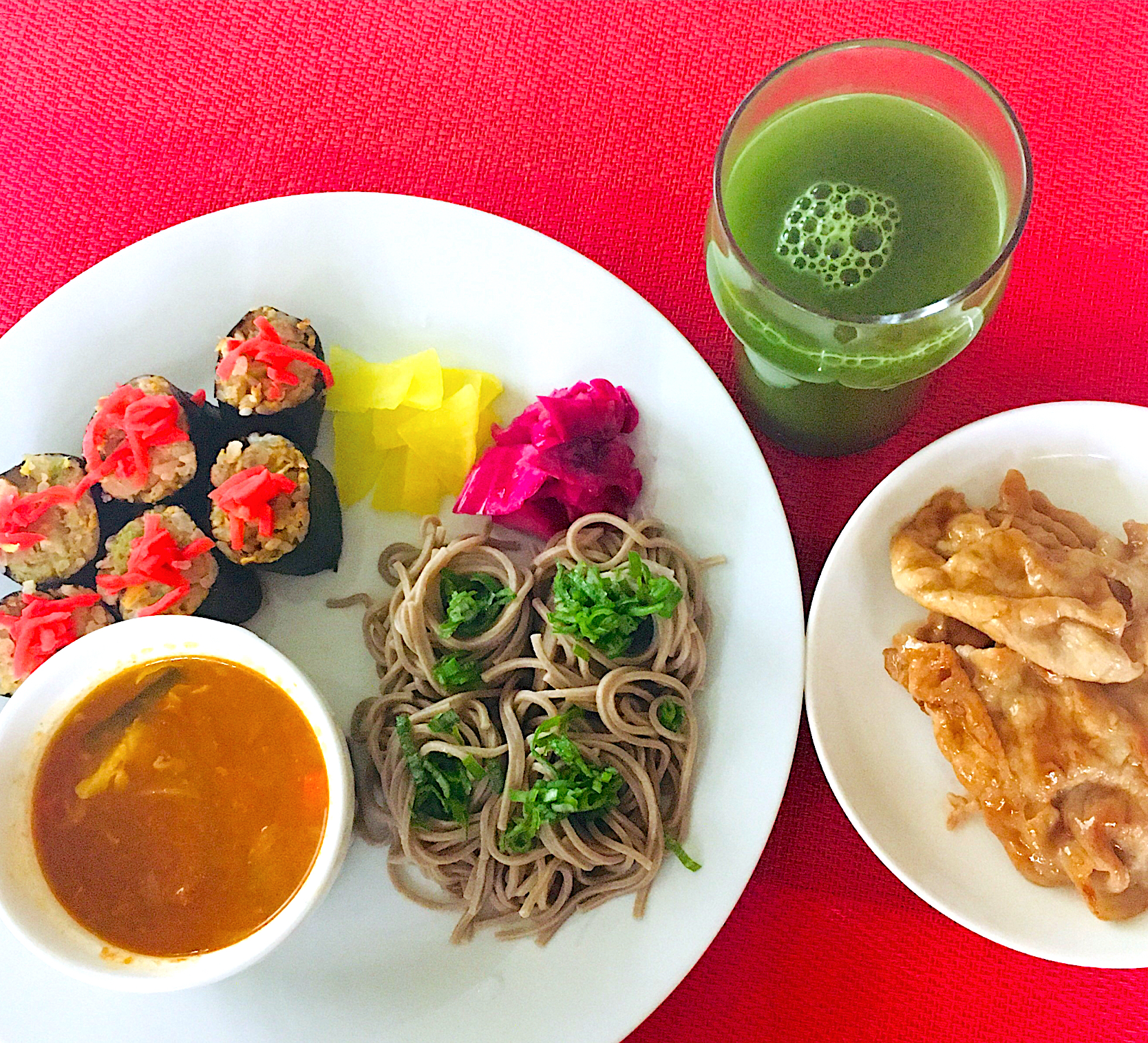 ハッピーモーニングセット🤗💖カレーつけ蕎麦🍛レタスチャーハン海苔巻き🥬青汁😋豚肉の生姜焼き💖カレー生活221日目🤗💪