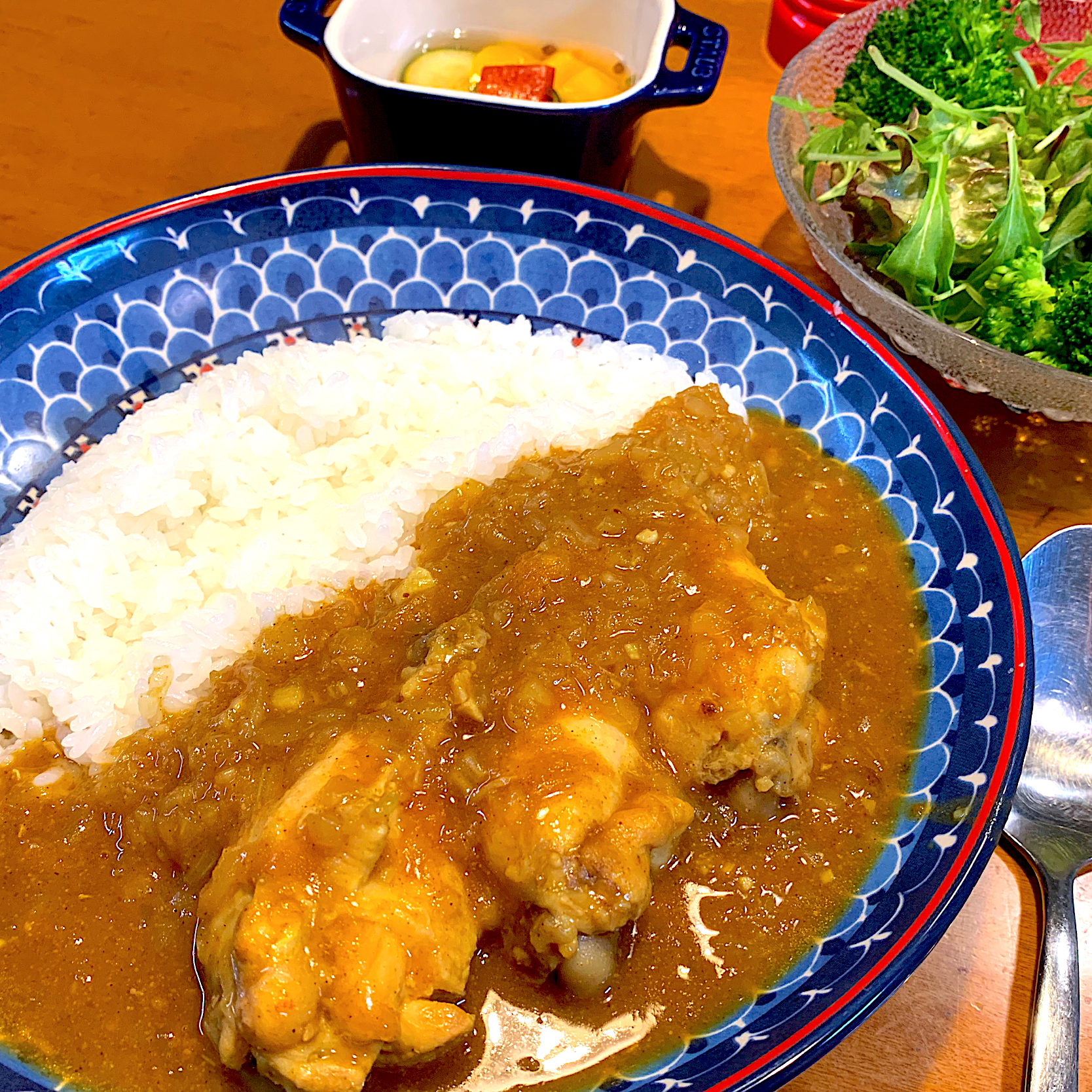 チキンの骨つきカレー