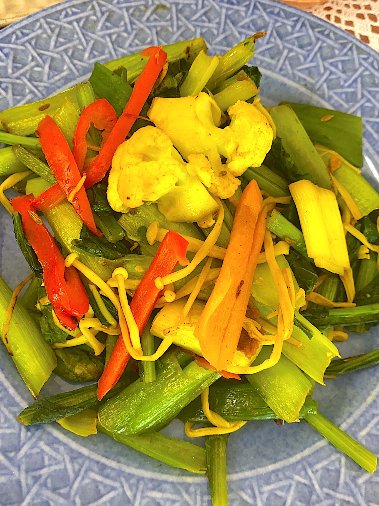 カリフラワーと緑黄色野菜の炒め物