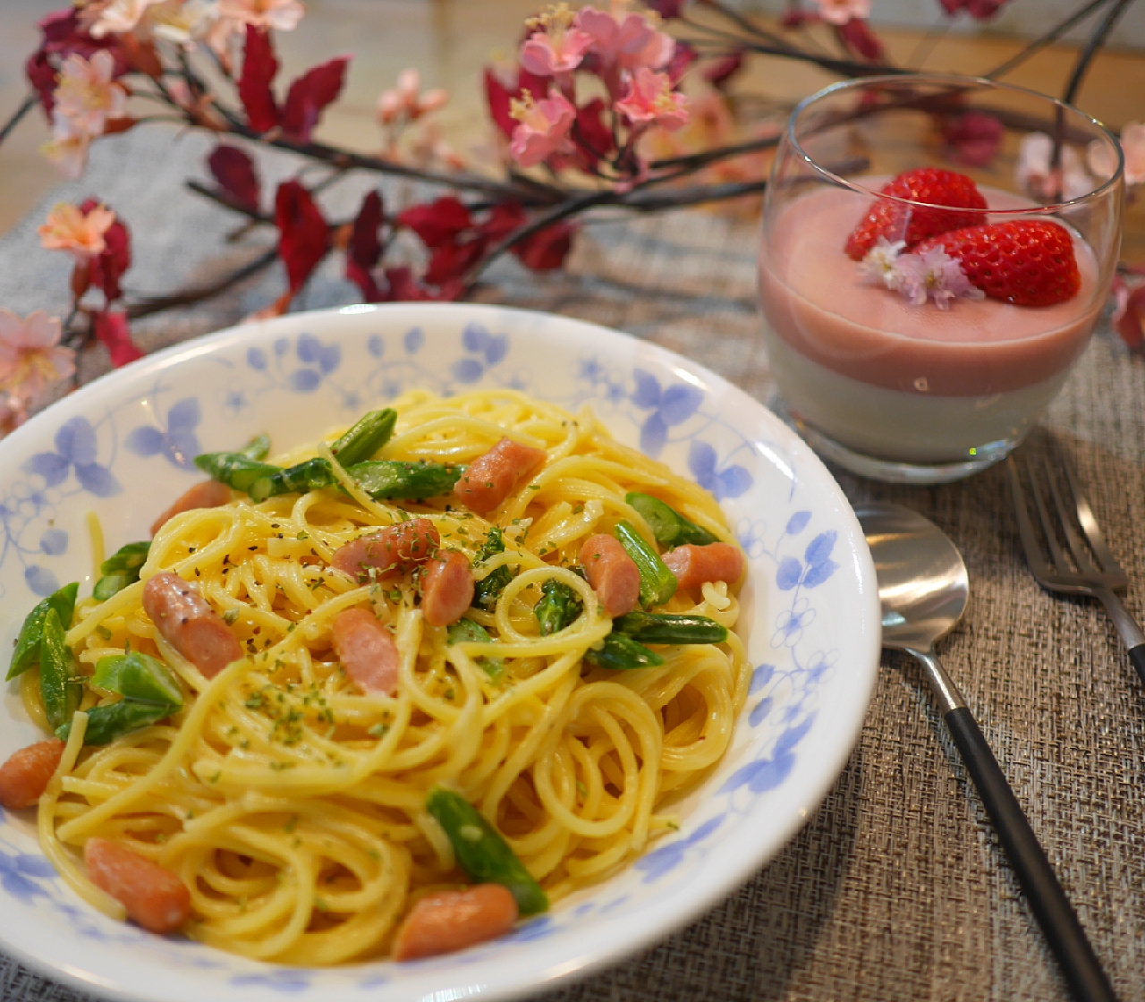 春のパスタと紅白の牛乳寒天