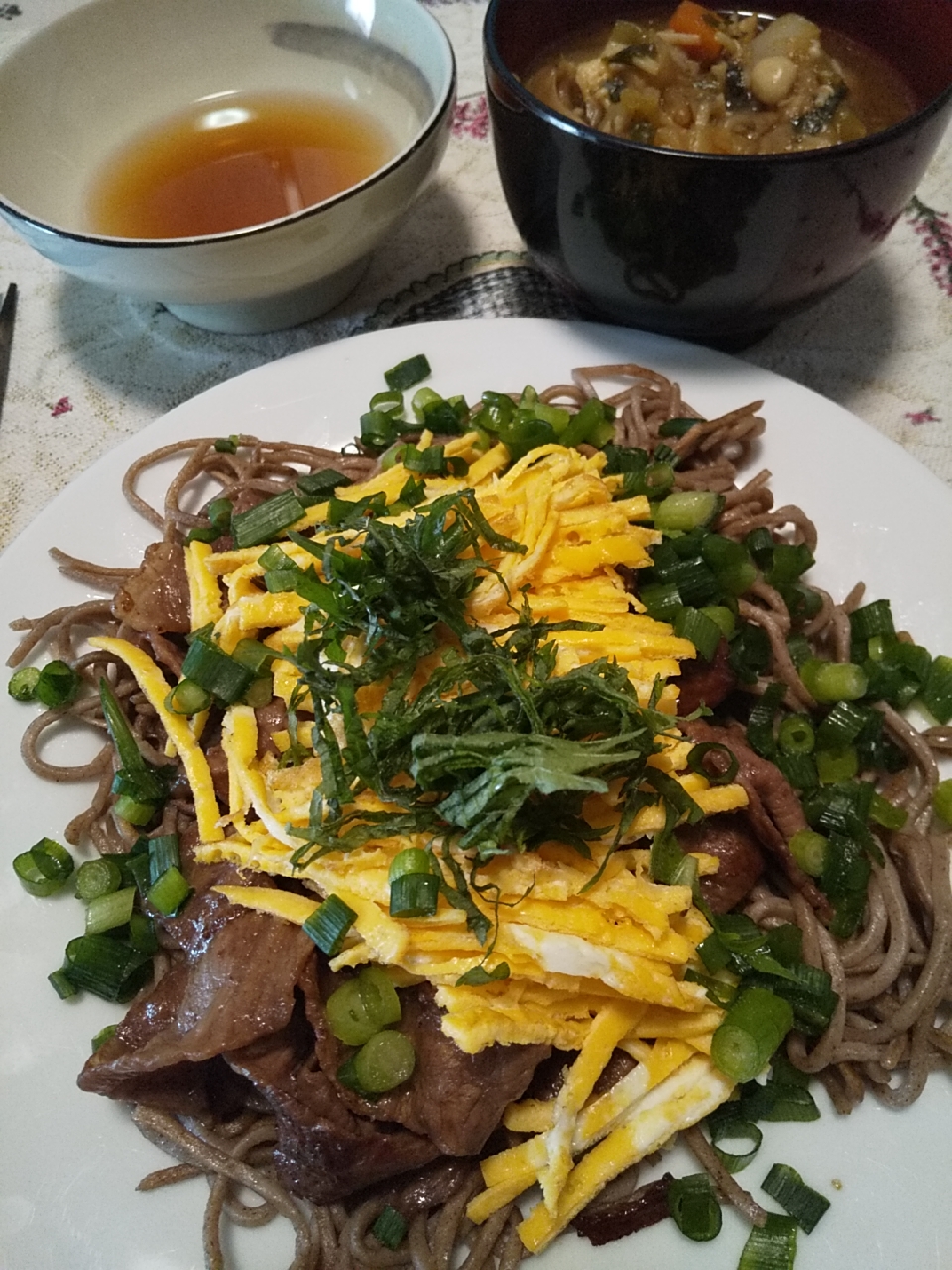 今日のお昼ごはん
※瓦そば風
※野菜ときのこのお味噌汁