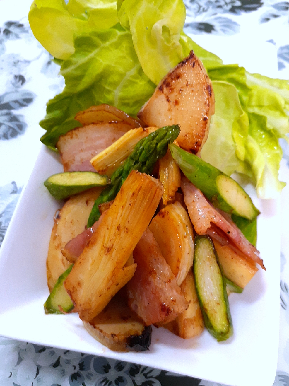 🔷竹の子とベーコンのバター醤油炒め🥬春キャベツ添え🔷