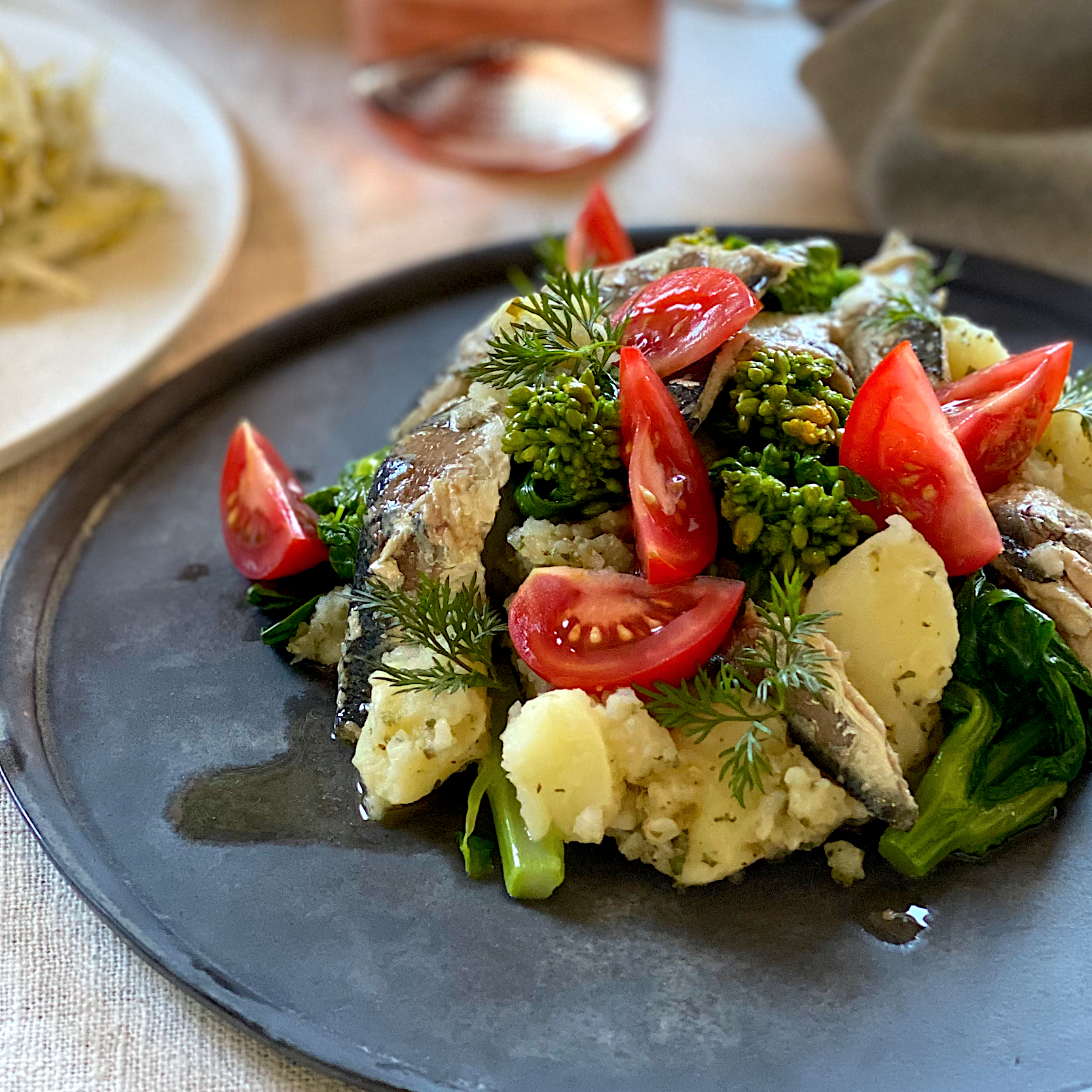 🌷#春和景明 🏞春色ロゼと共に💞 ②. 🥗新じゃがのハーブポテトマリネとオイルサーディンのサラダ