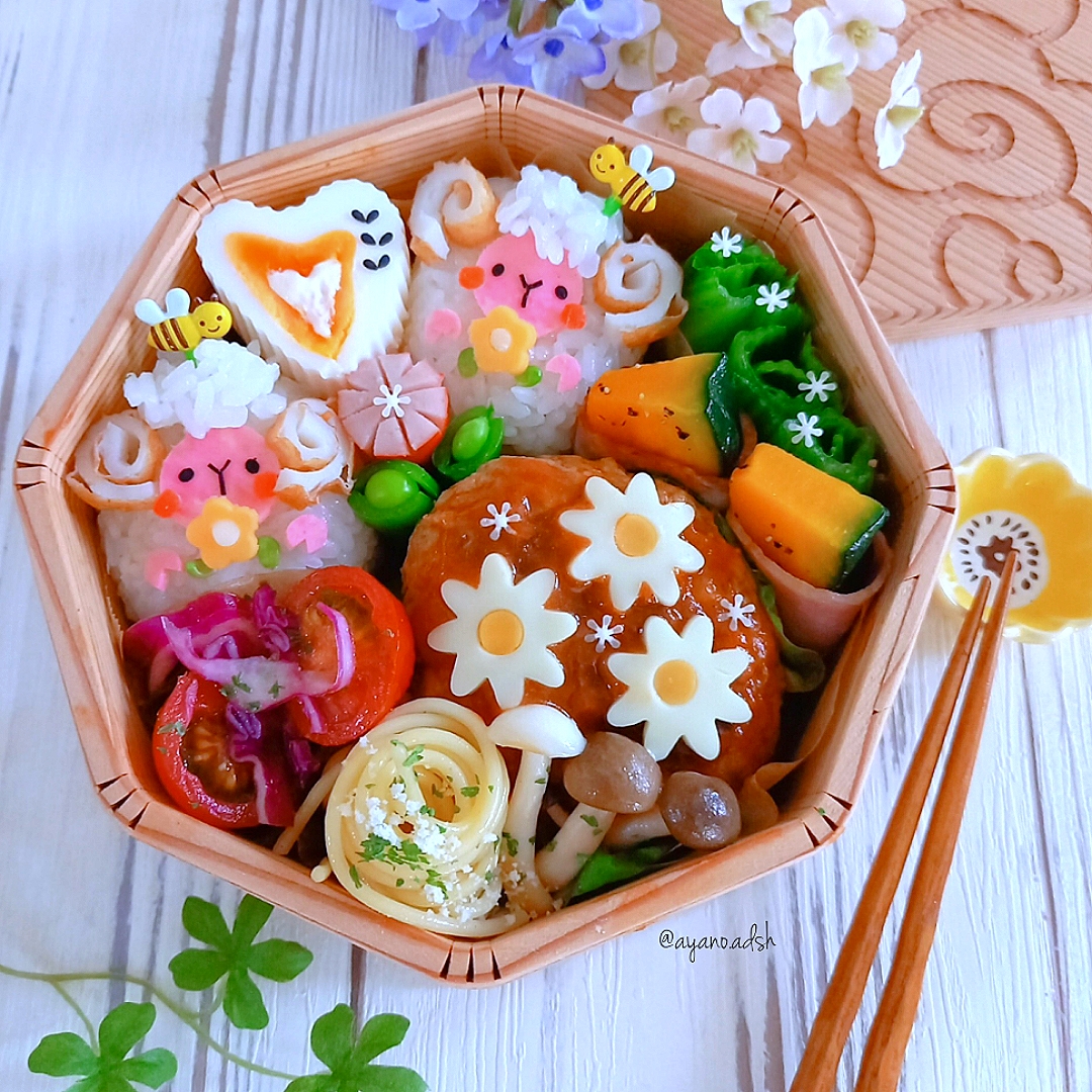 🐏🐏ひつじおにぎりと
お花ハンバーグの春弁当🌼🌼