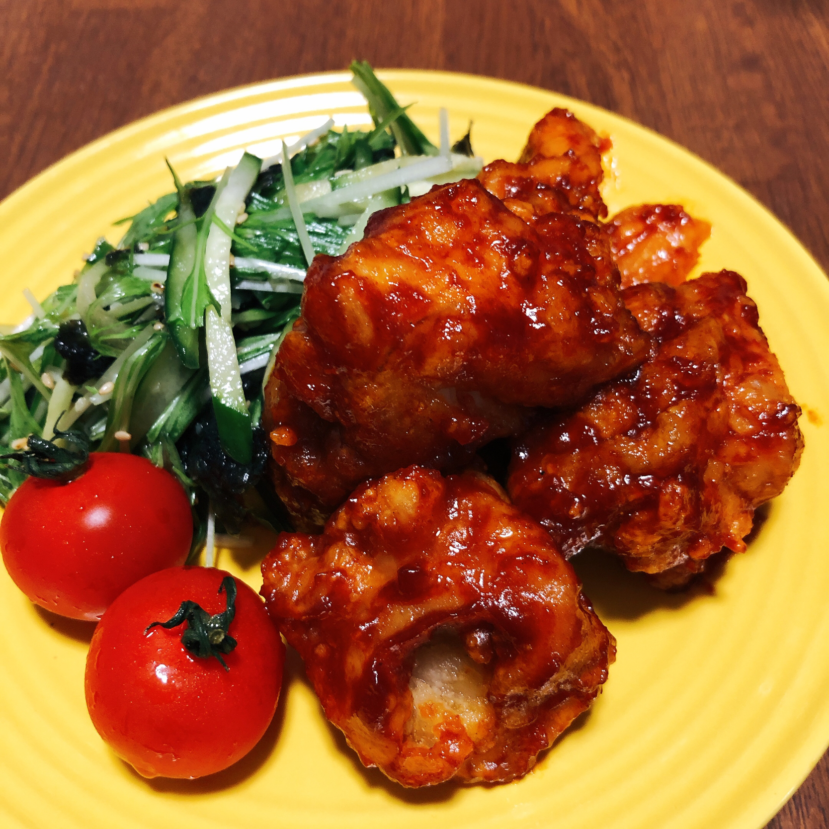 ヤンニョムチキンと水菜のサラダ