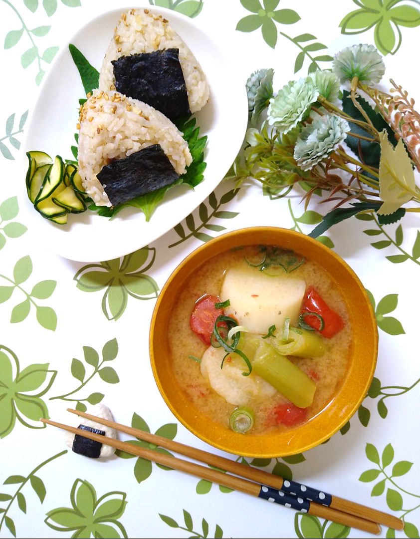 長芋トマトのお味噌汁de朝ごはん ⋈﻿