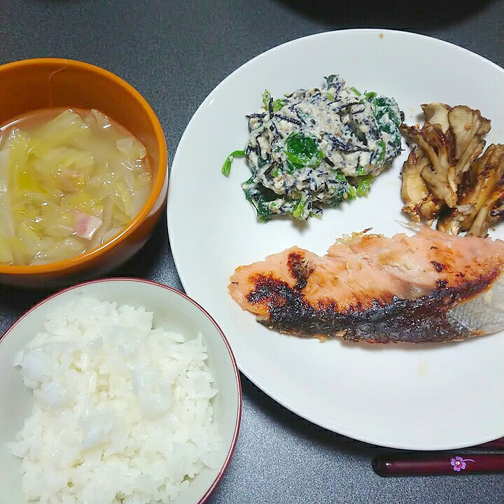 鮭の粕漬け焼きとこれうまつゆのスープのお夕飯