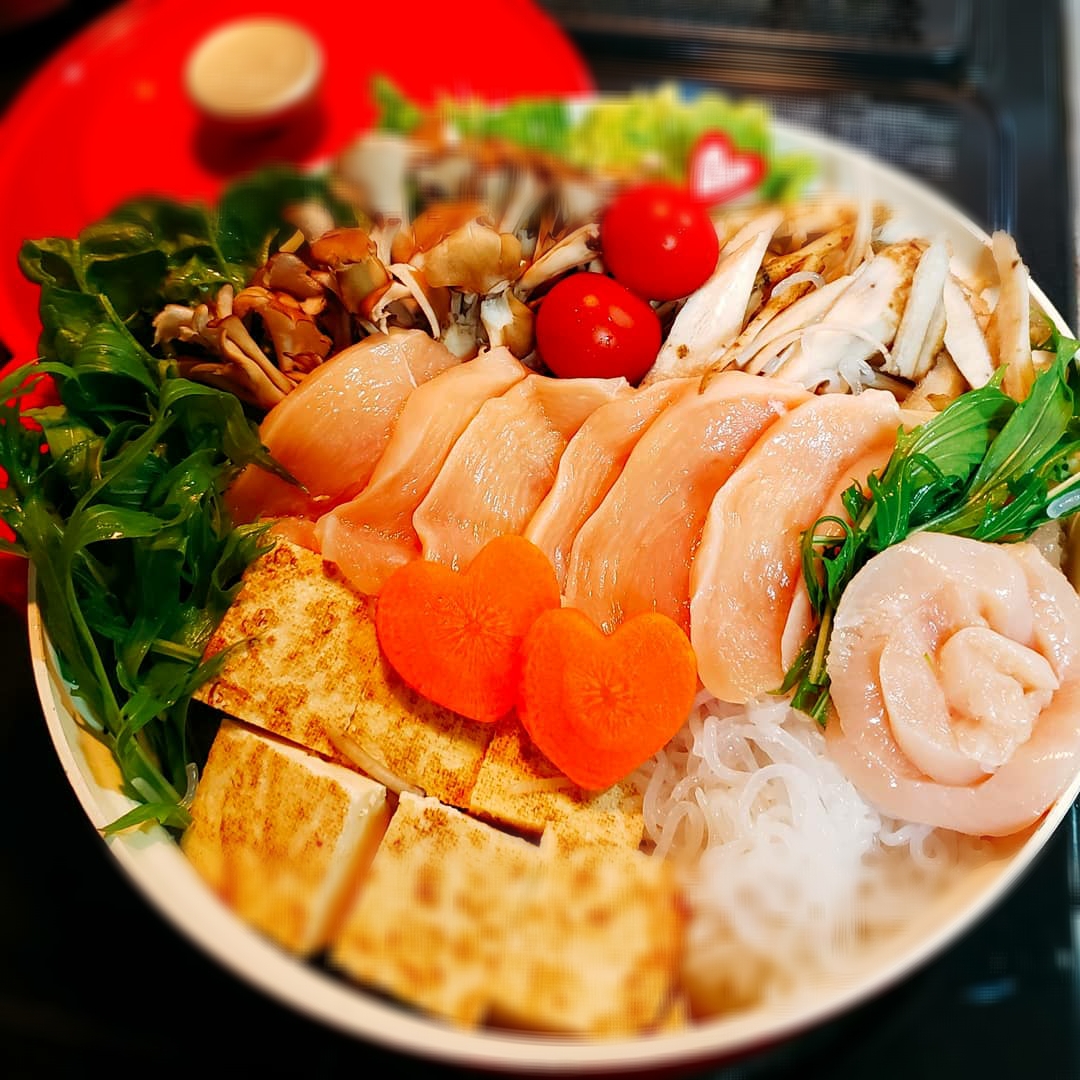 甘酒と鶏胸肉でめっちゃヘルシー
鶏すき焼き🍲