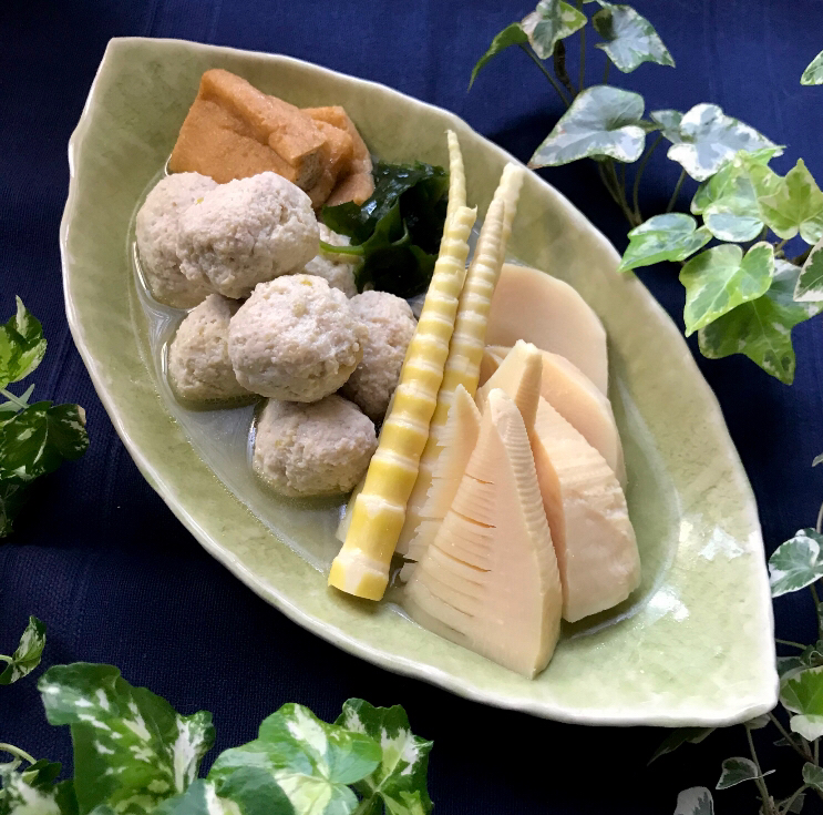 🌿ふわっふわ豆腐入り鶏団子と2種たけのこ,油揚げ,ワカメの煮物🌿