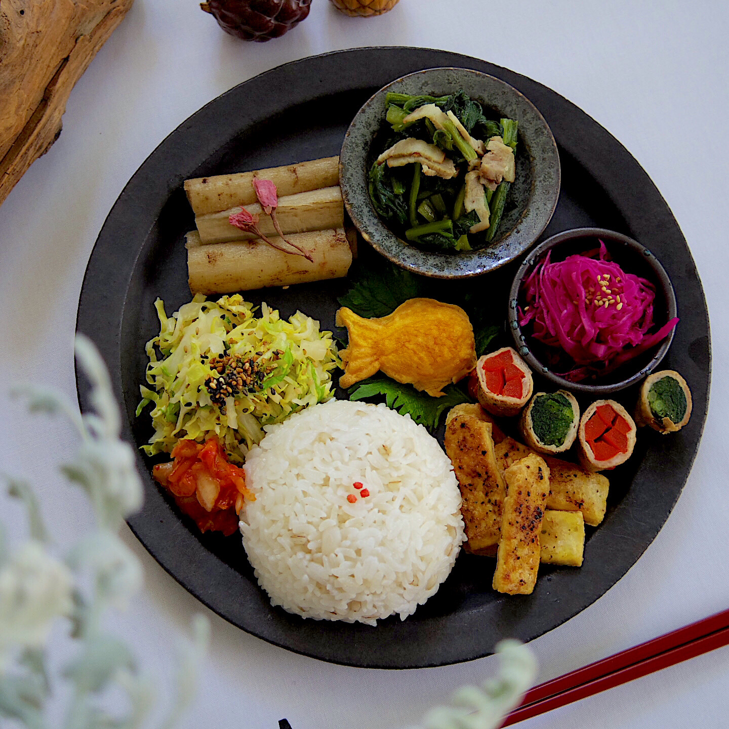 鯛型卵焼きがメインの野菜プレート