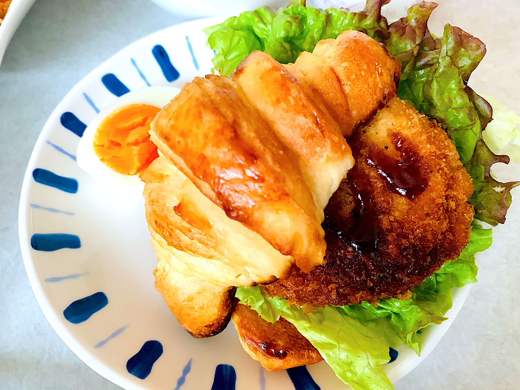 豆腐海老カツのクロワッサンサンド