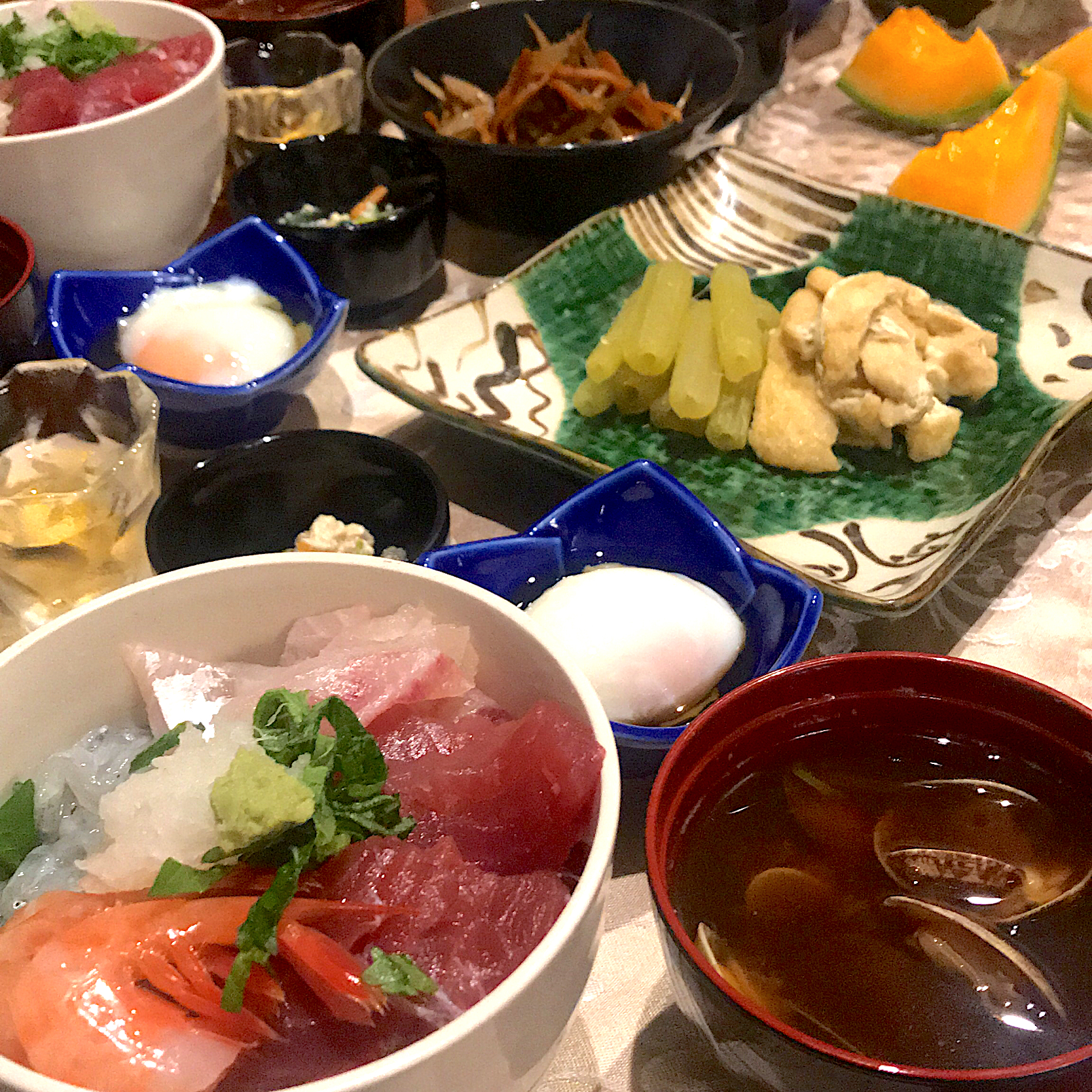 海鮮丼 蕗と油揚げの煮物 でお夕飯