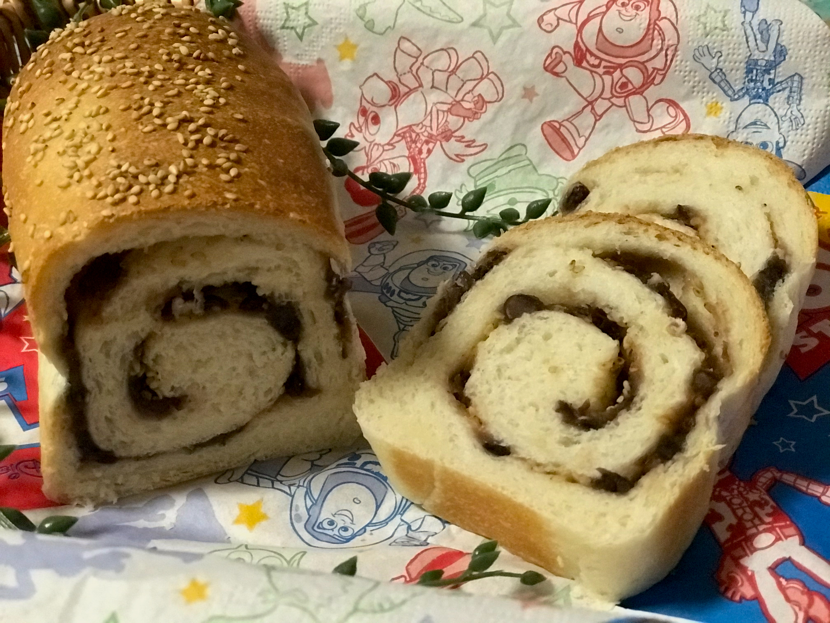 パウンド型であんこと胡麻のうず巻きパン🍞