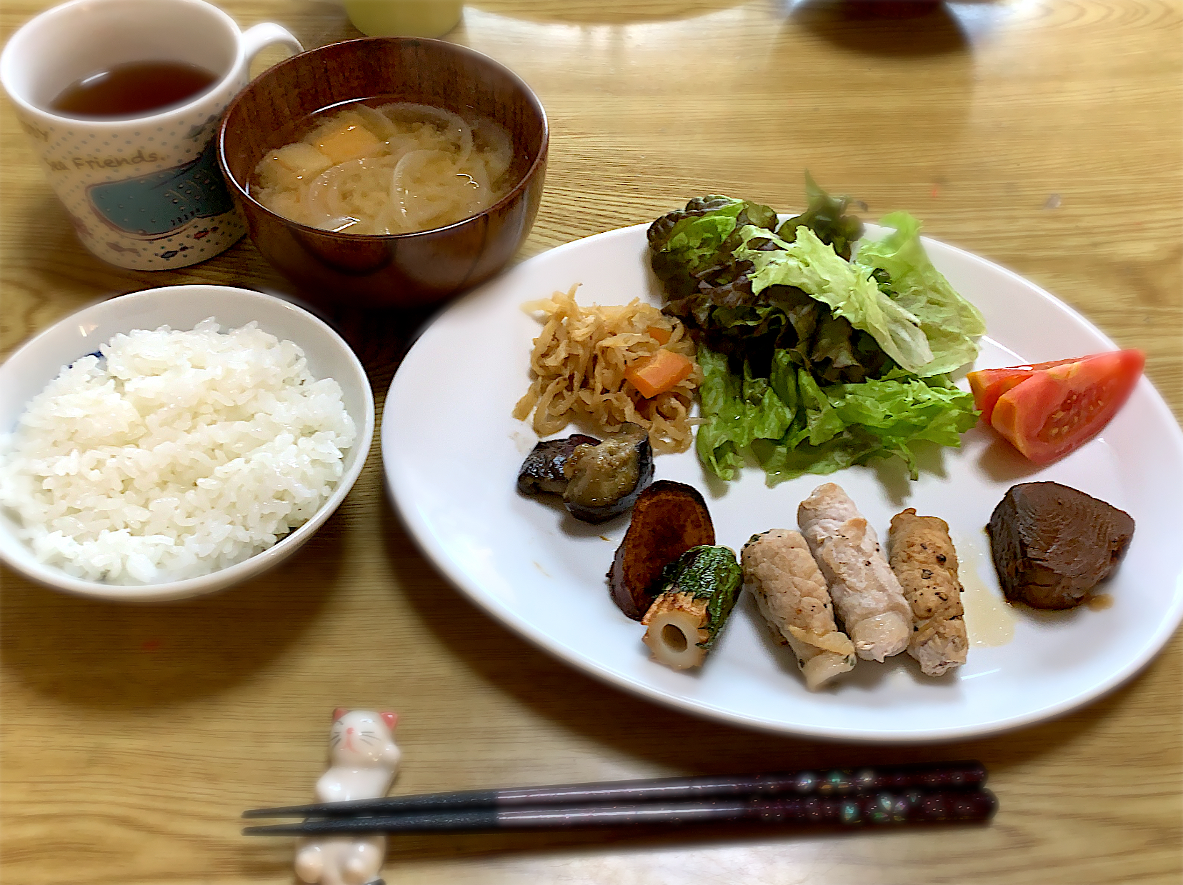 豚肉の梅しそ巻き・大トロかつお煮・ちくわ焼き・キャラメルポテト・茄子の南蛮漬け・切り干し大根煮・サラダ・味噌汁・ご飯