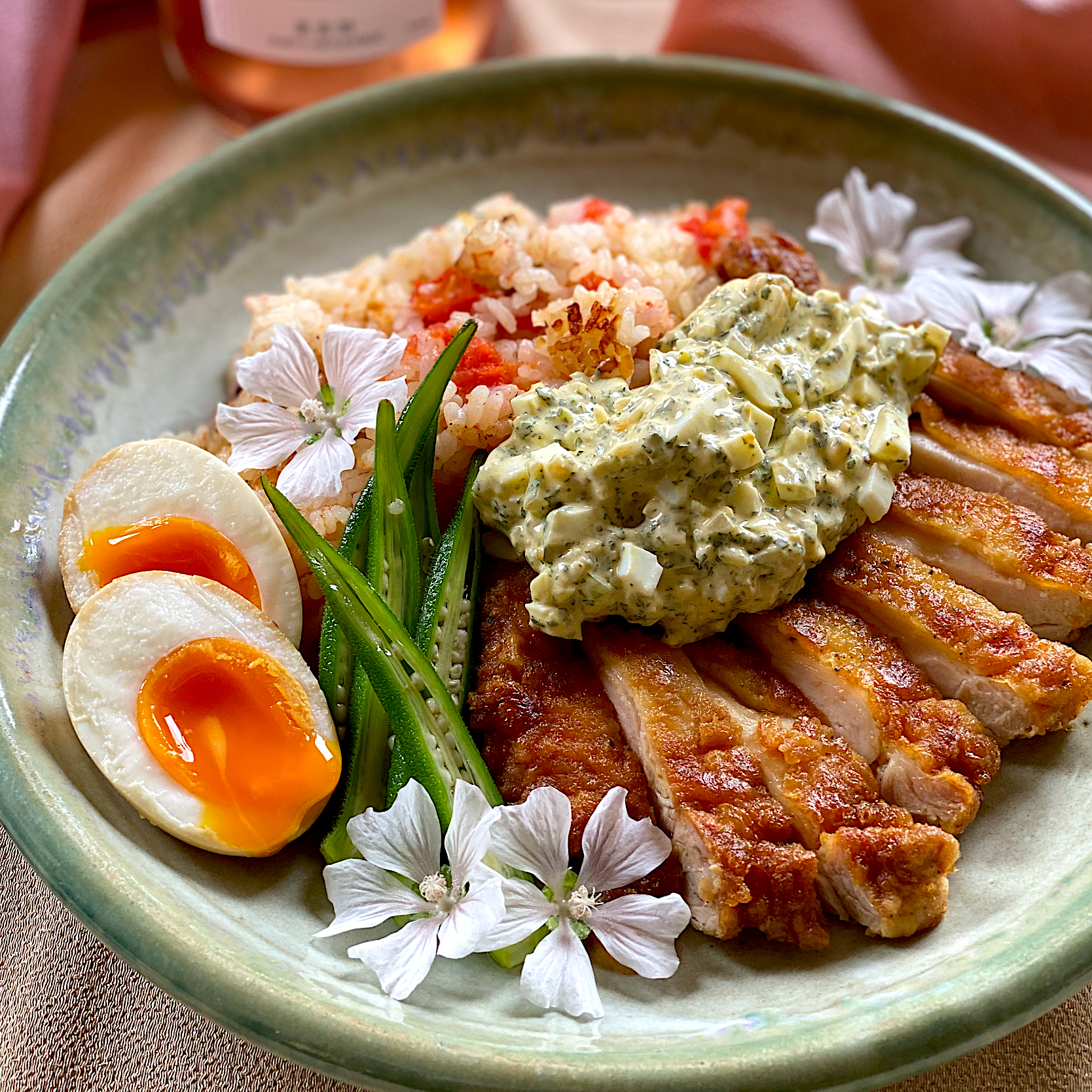 🍅🍚💪元気の源、爽やかご飯 ①. 🍅🍚🍅トマトの炊き込みご飯、🌶🍗🌶チキン南蛮、🌿🥚🍋大葉レモンタルタル