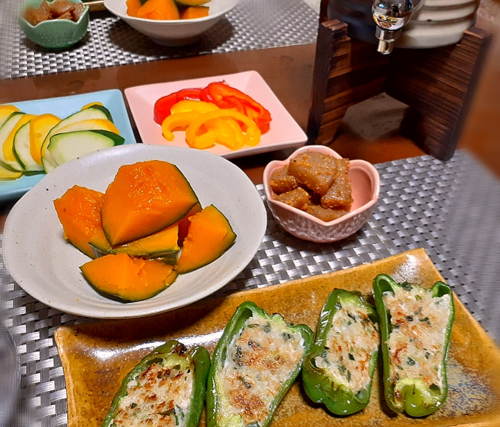 ピーマンの肉詰め
カボチャ煮物
からビーさんの旨辛こんにゃく
ピクルス💚💛❤