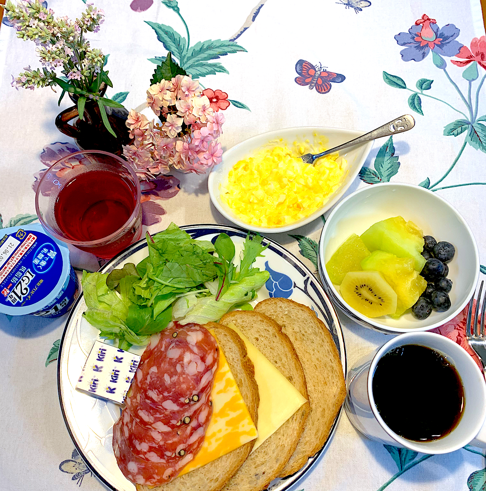 お庭の花とモーニングプレート