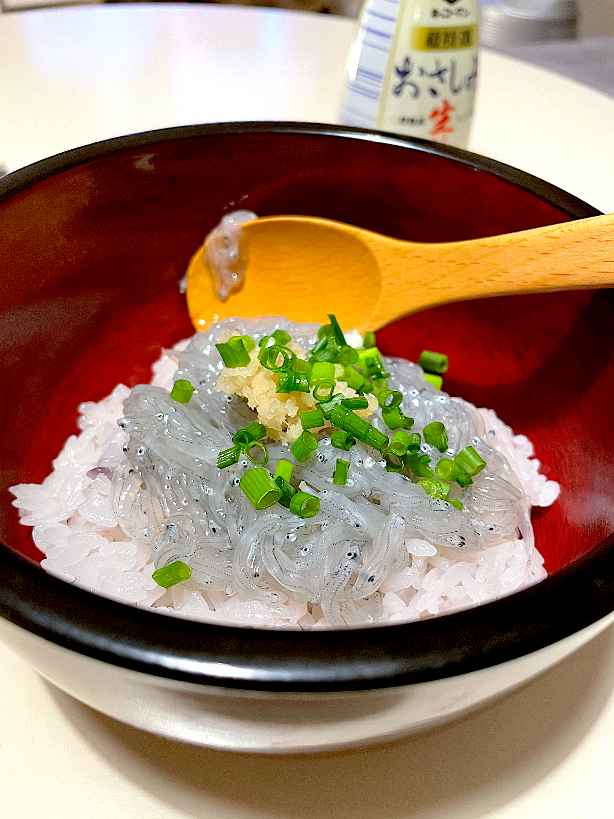 生しらす丼