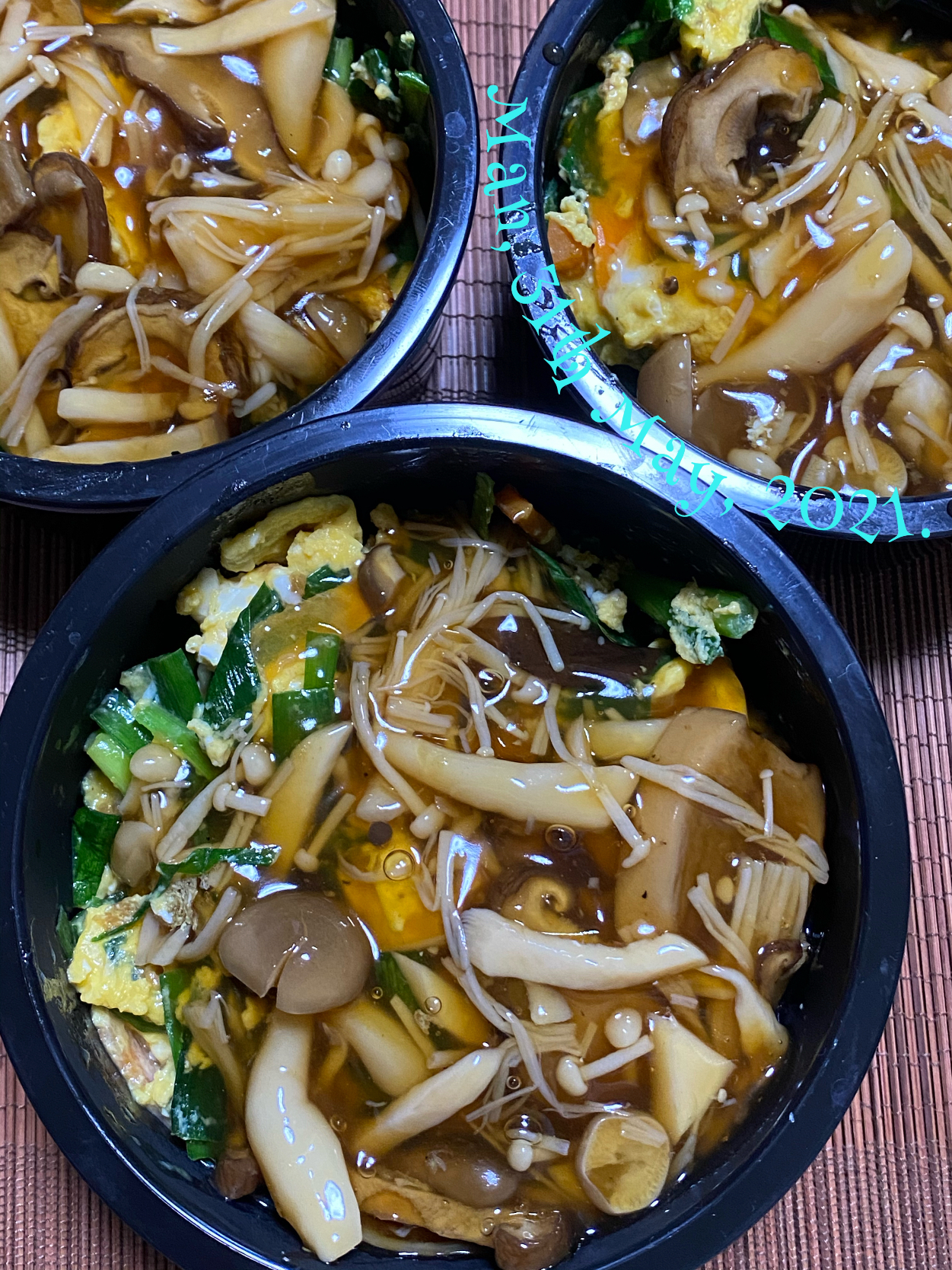 ニラ玉丼(木の子餡)