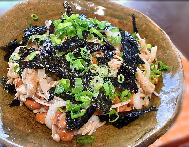 ひとみんさんの料理
　納豆ネバネバ焼きえのきうどん