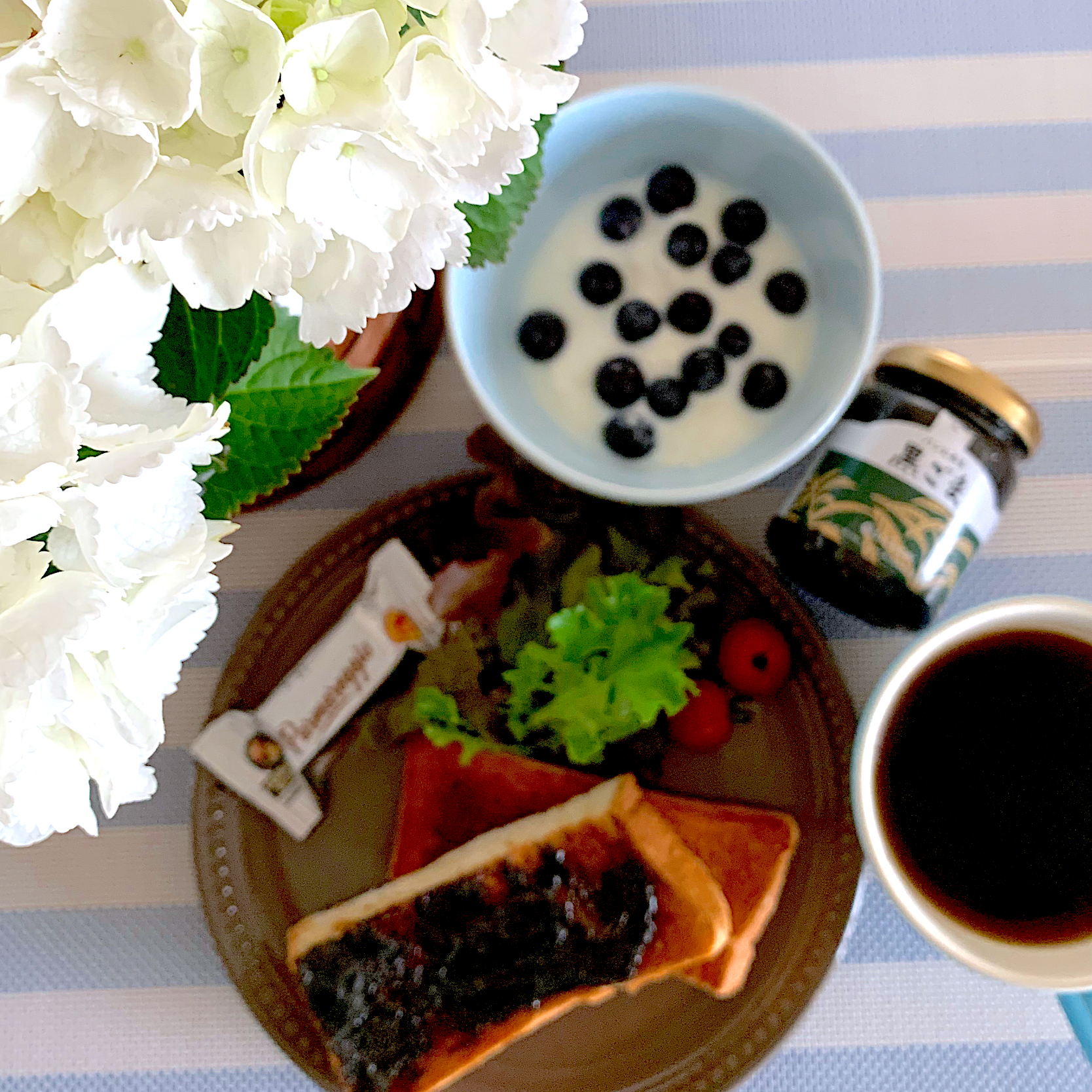 お庭の花とモーニングプレート