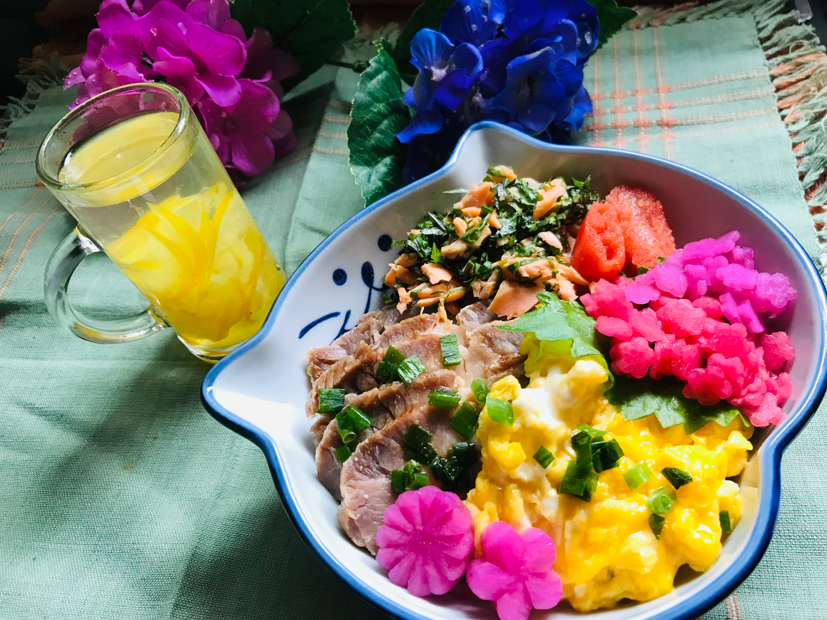 「好きな物乗っけ丼」