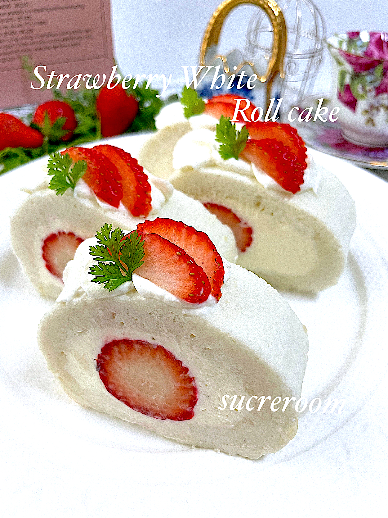 苺の白いロールケーキ作りました🌀🍓          (⑉• •⑉)♡