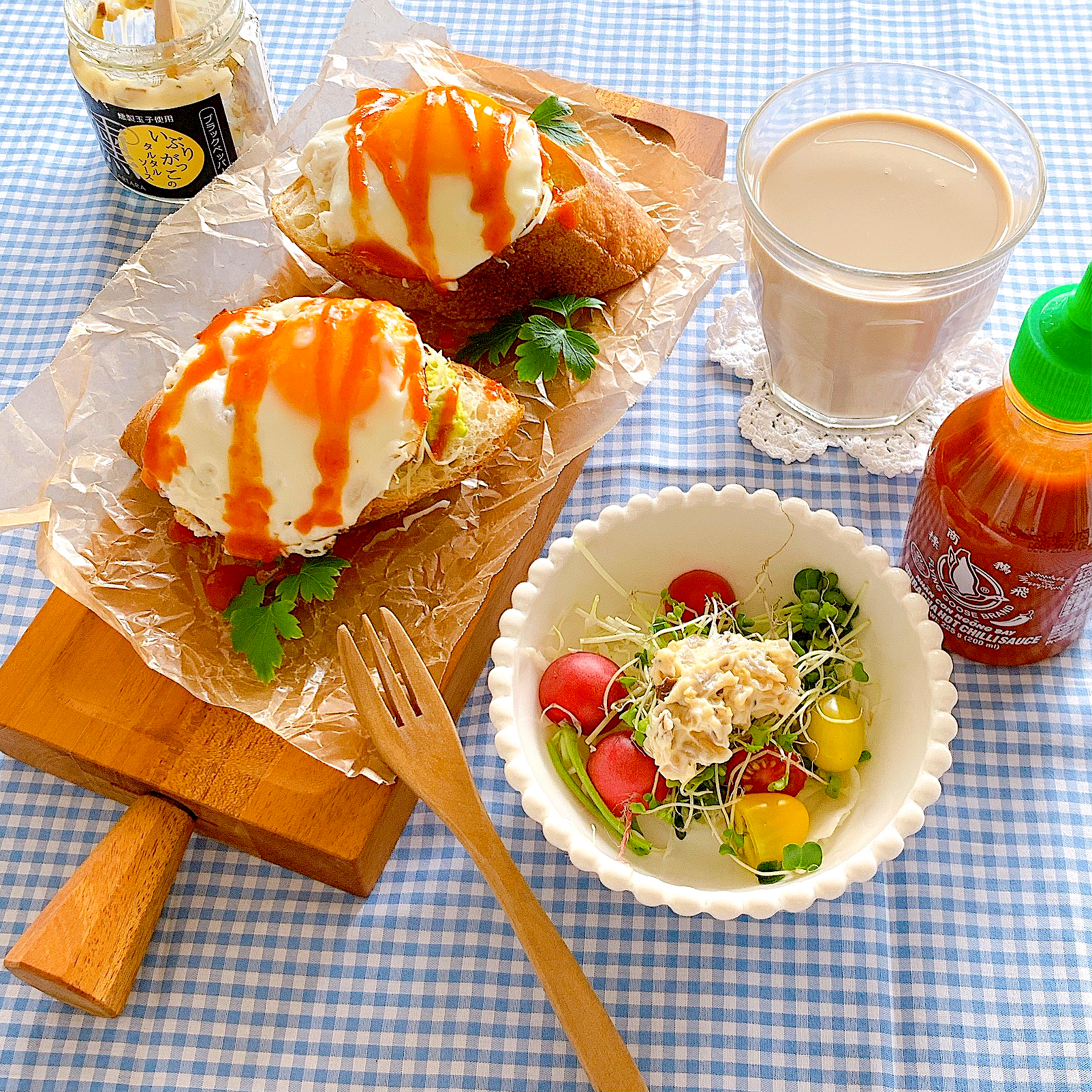 アボカドと目玉焼きのブルスケッタ