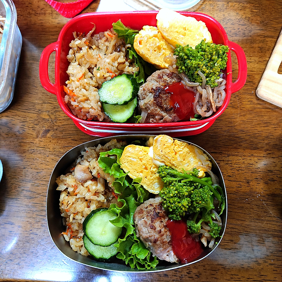 おこわ弁当🍱
  玉子焼き
  ハンバーグ😄