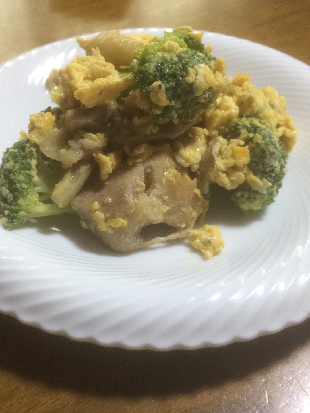 鶏肉とブロッコリー卵ソース🥚🥦