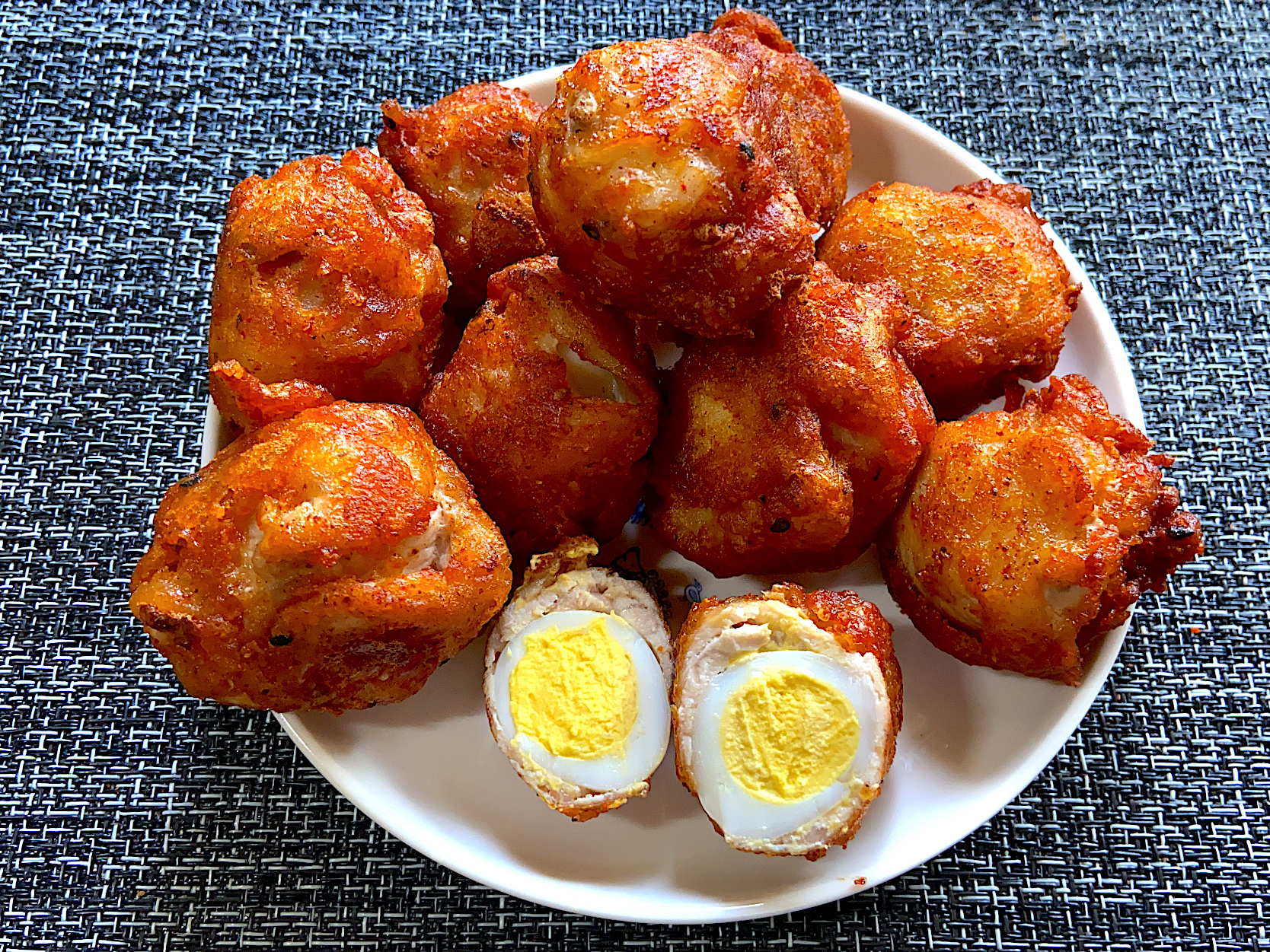 うずらの玉子豚肉唐揚げ（ピリ辛）