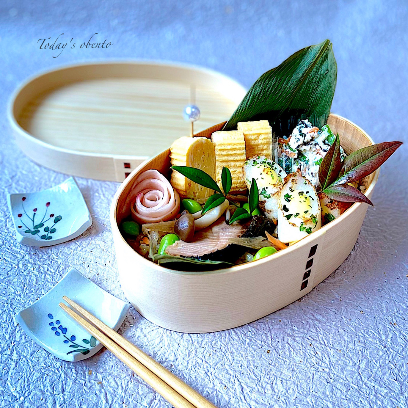 鮭の炊き込みご飯（素）🐟ほうれん草にんじんひじきの白和え🥬🥕チーズ竹輪の青のり炒め🧀岩下の新生姜風弁当🍱