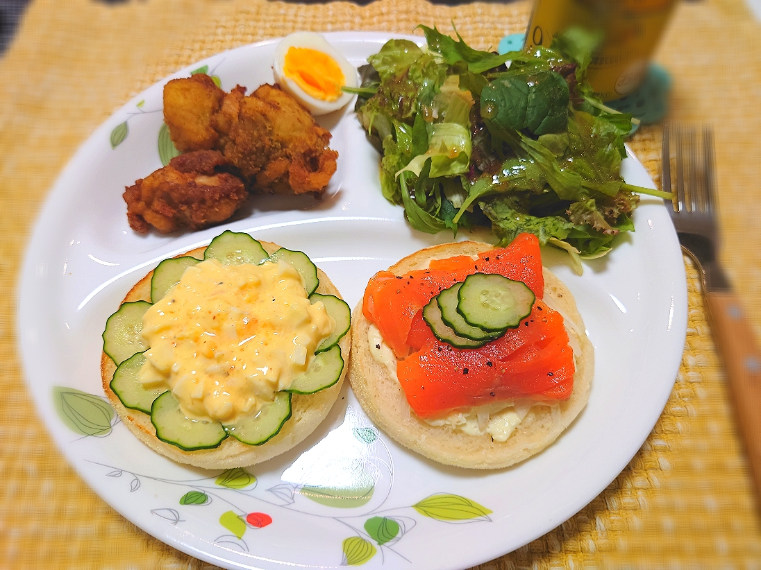 ★今日の晩酌★
❇️クリチとスモークサーモン*たまごサラダの
オープンサンド
❇️カレー唐揚げ
❇️サラダ