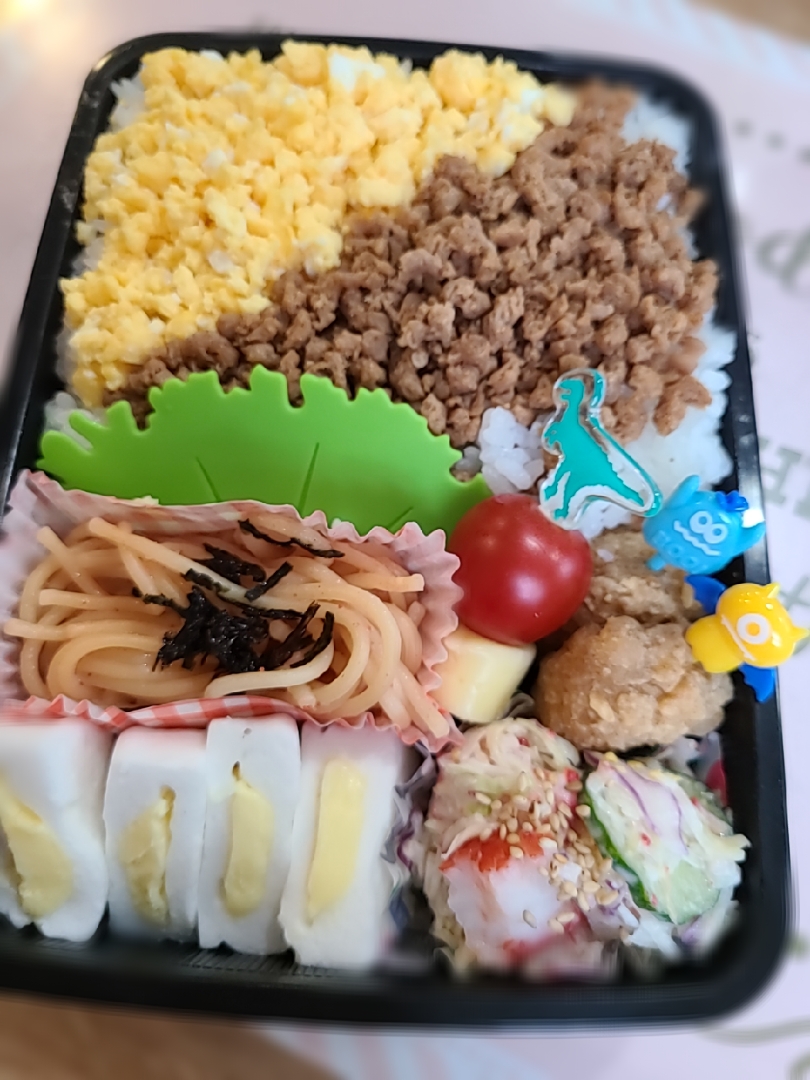 今日のお弁当🍱
～育ち盛りバージョン～
大豆ミートでヘルシー2色そぼろ弁当😋