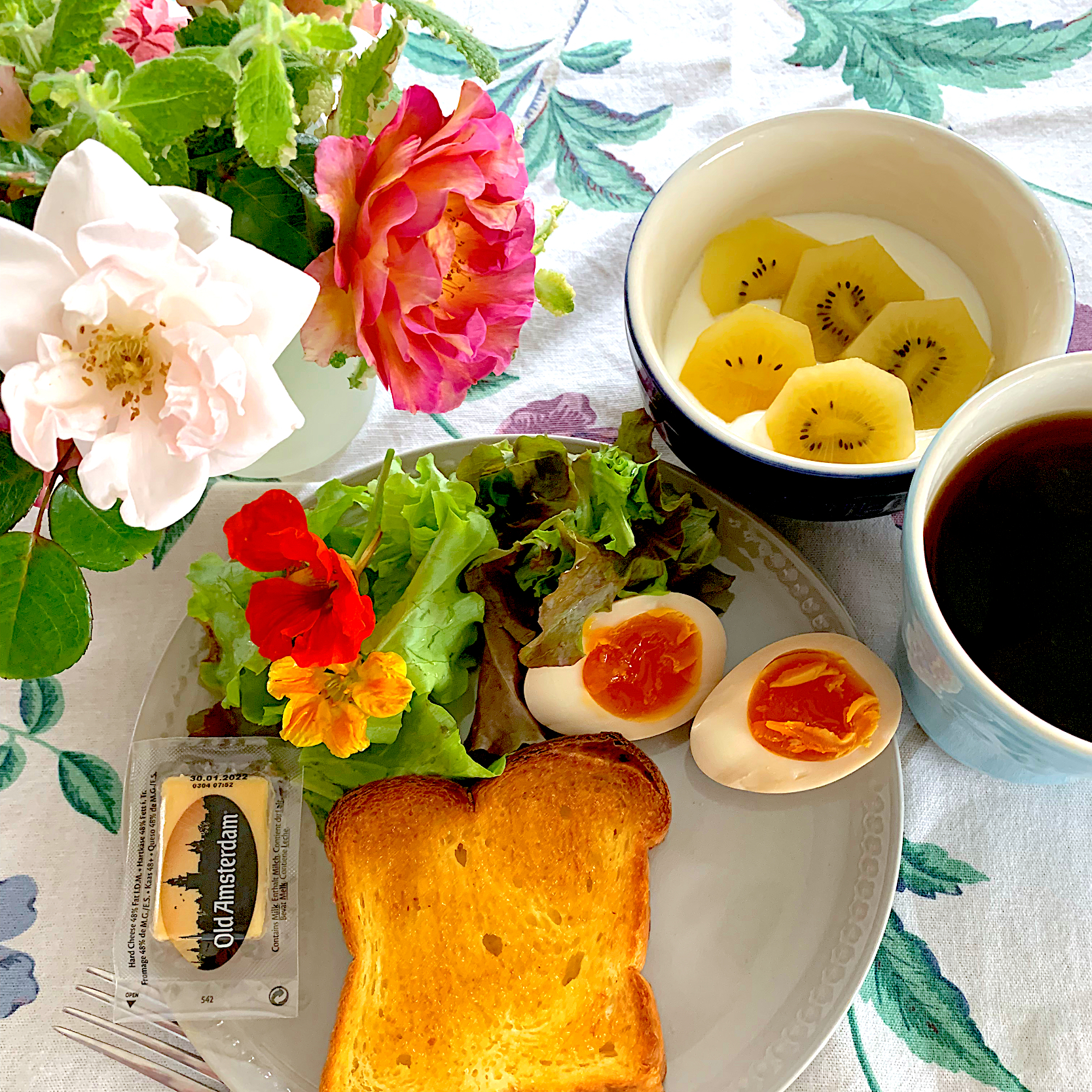 お庭の花とモーニングプレート