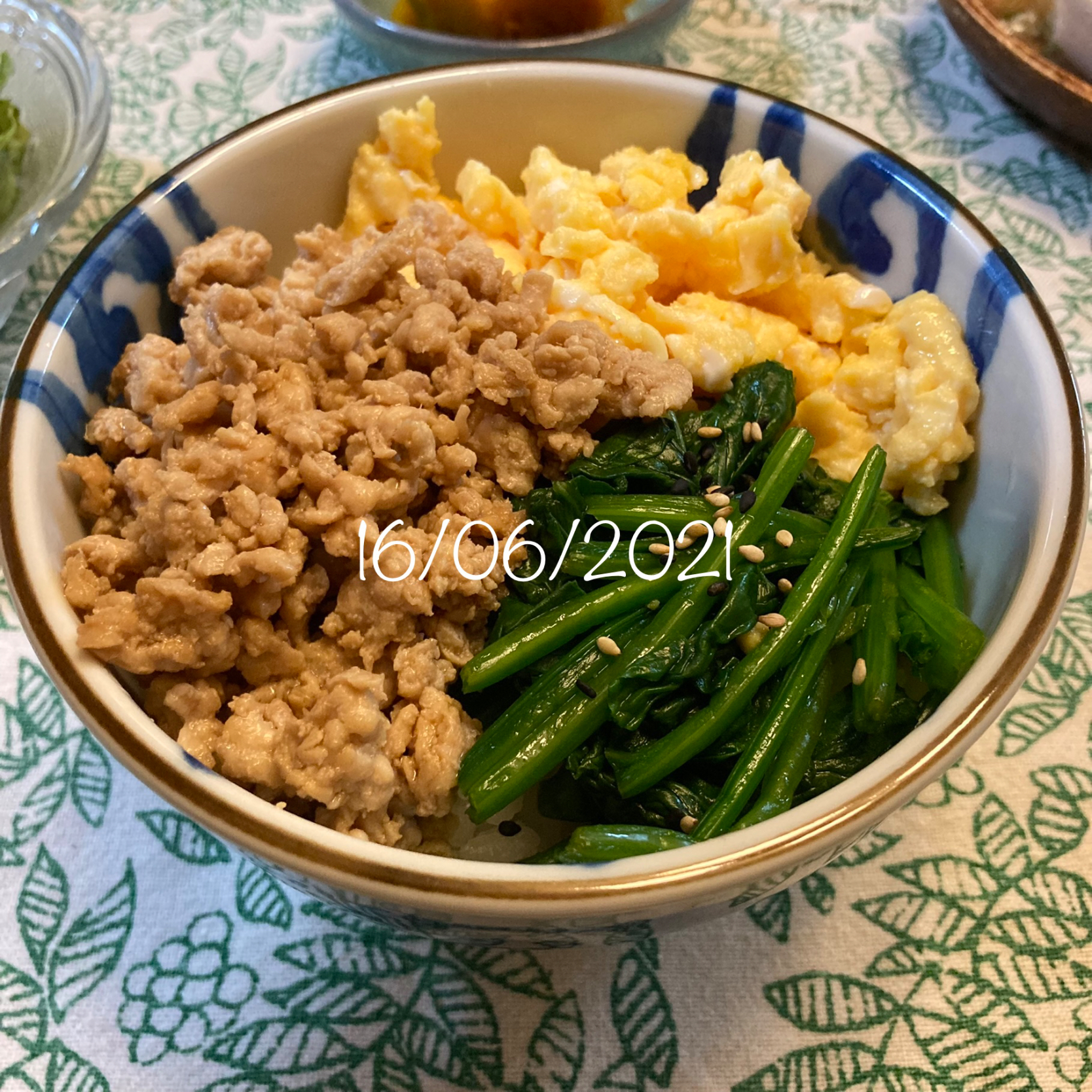 三色丼