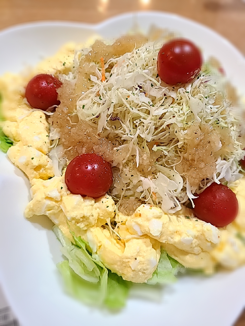 カット野菜でもりもりタマゴサラダ😋🥚