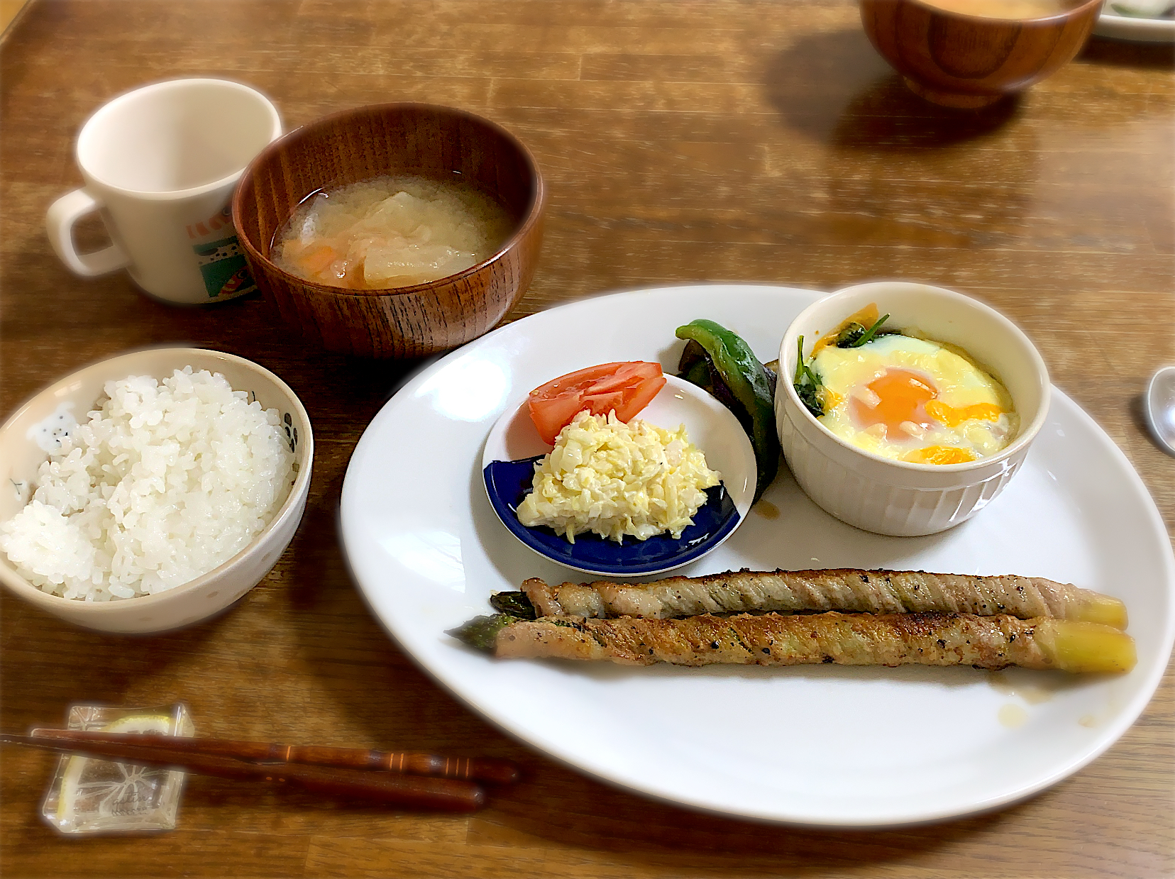 アスパラの肉巻き・ほうれん草のココット・茄子味噌炒め・コールスローサラダ・味噌汁・ご飯