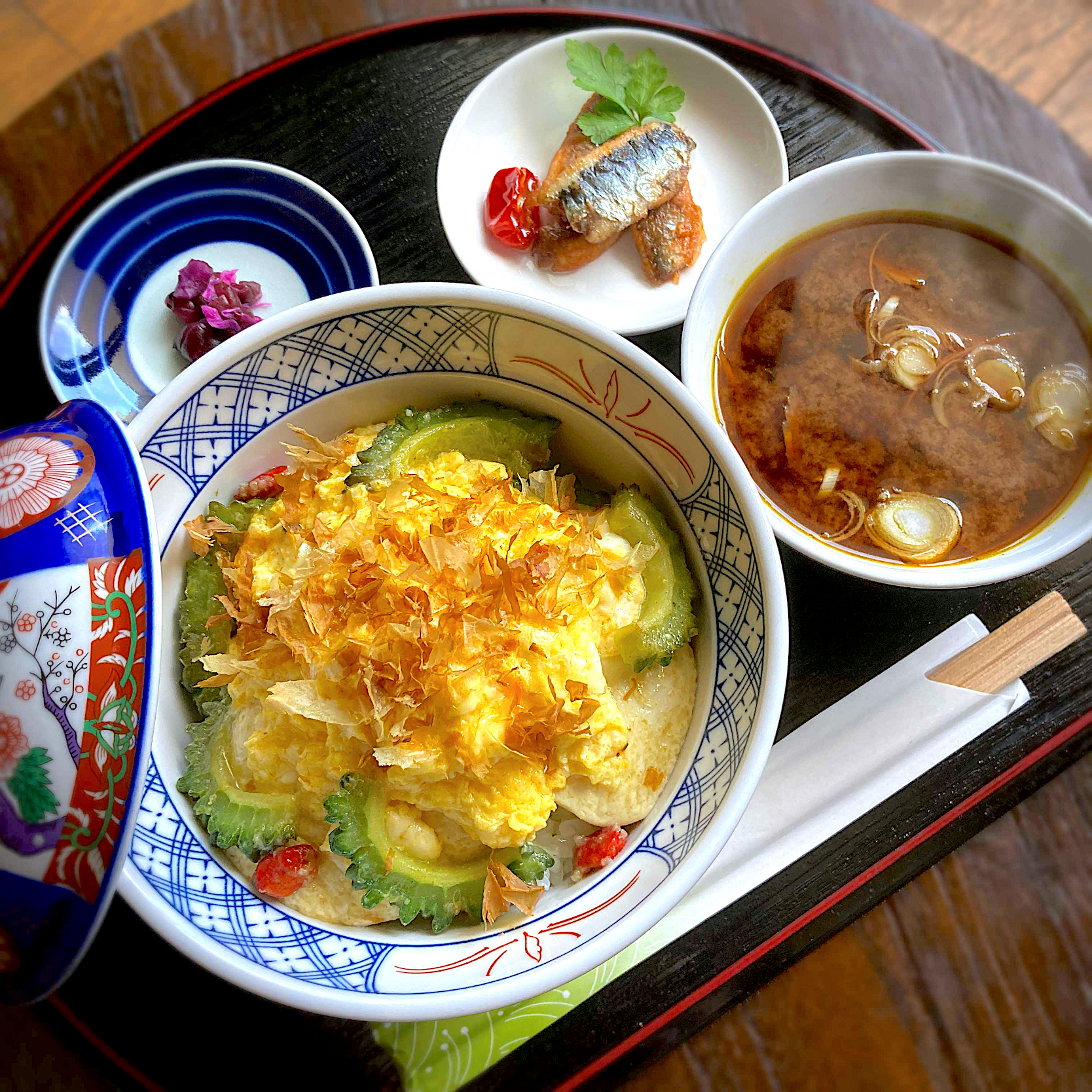 とろ〜り玉子のゴーヤチャンプル丼定食風お昼ごはん