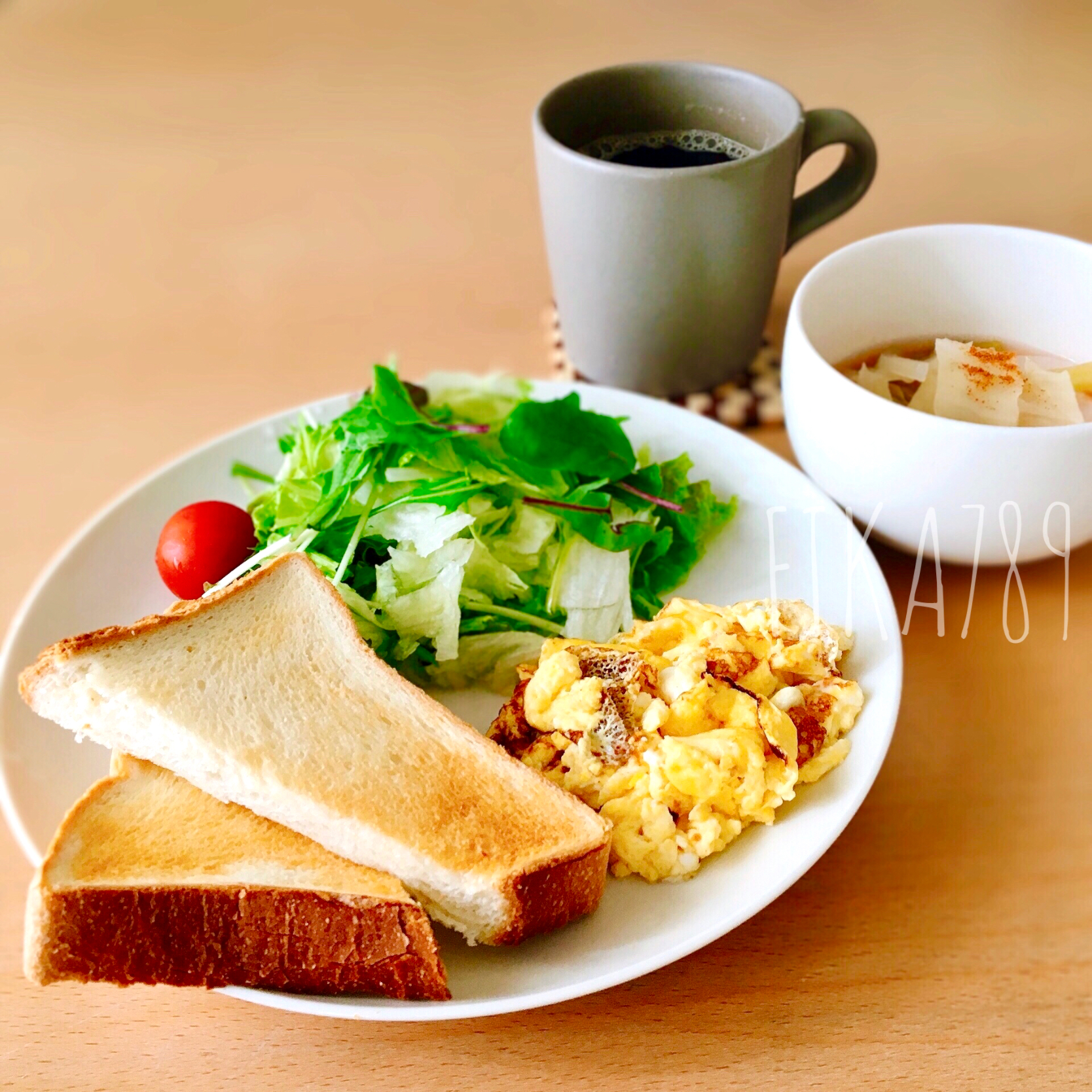 ふつうの 朝ごはん